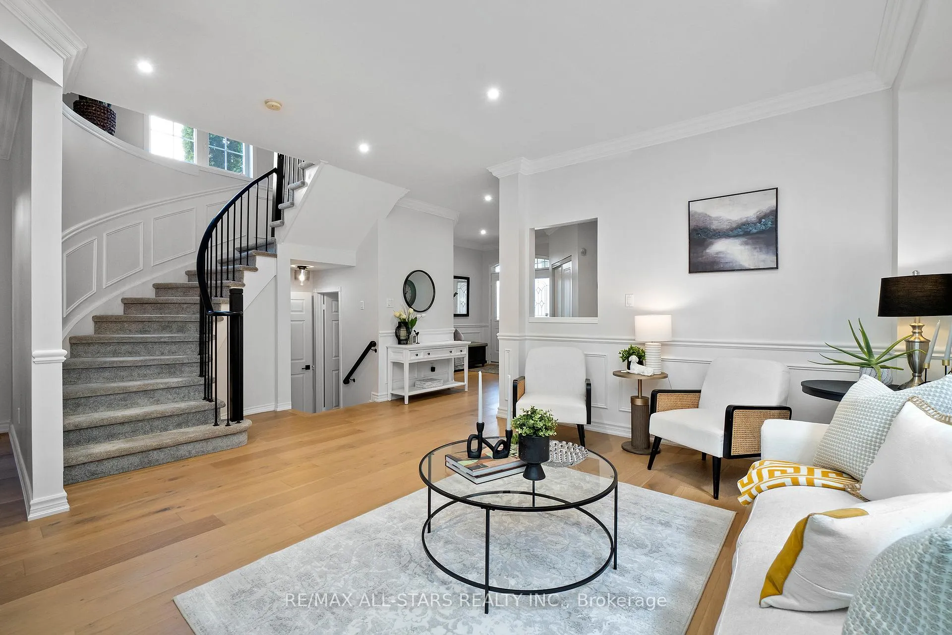 Photo 5 of 28 White Cedar Drive, Markham, Legacy — HOMEH