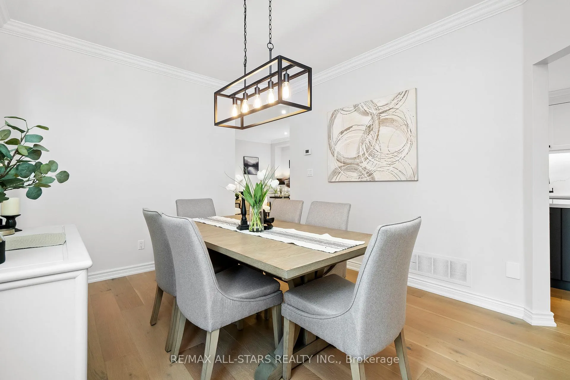 Photo 7 of 28 White Cedar Drive, Markham, Legacy — HOMEH
