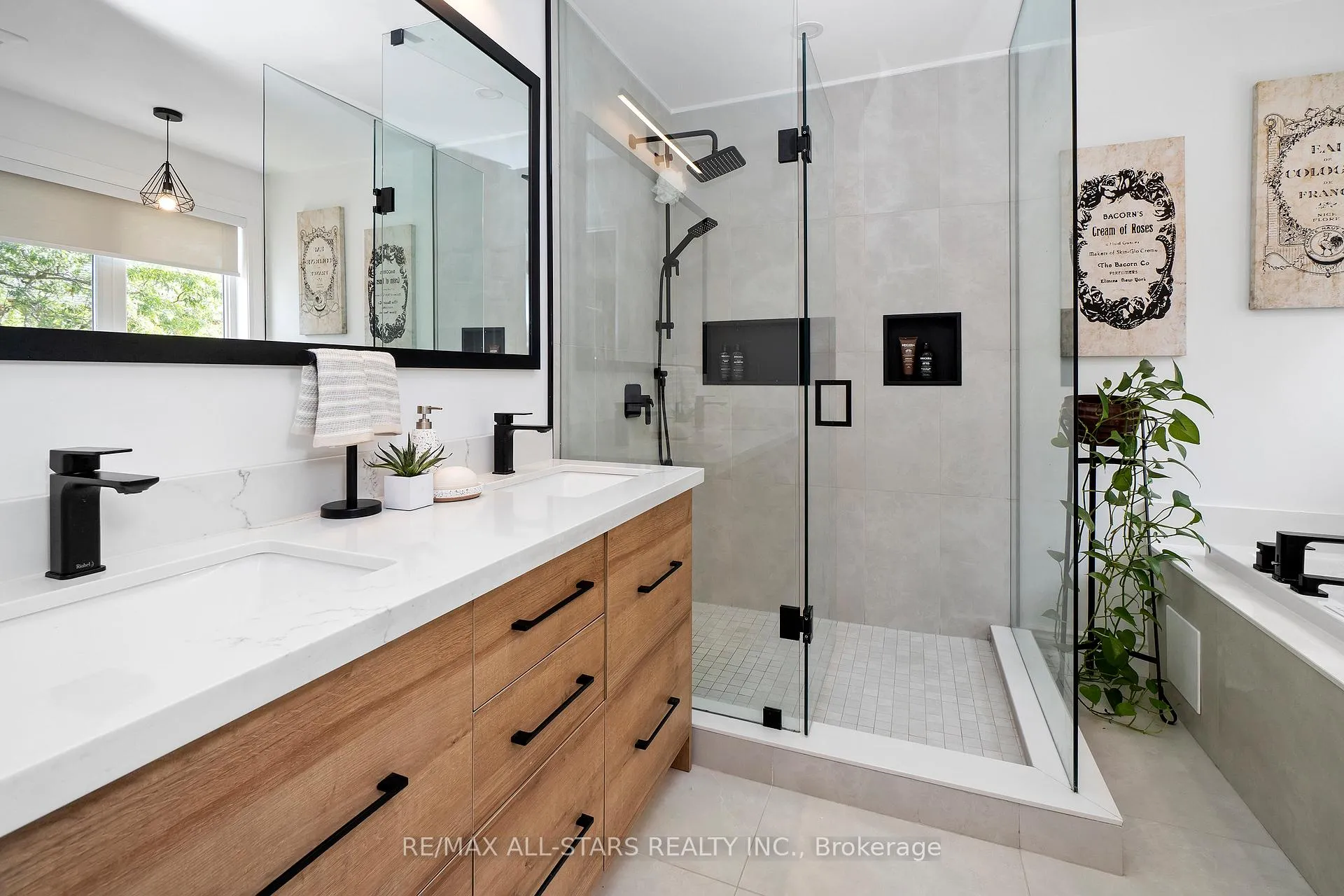 Photo 23 of 28 White Cedar Drive, Markham, Legacy — HOMEH