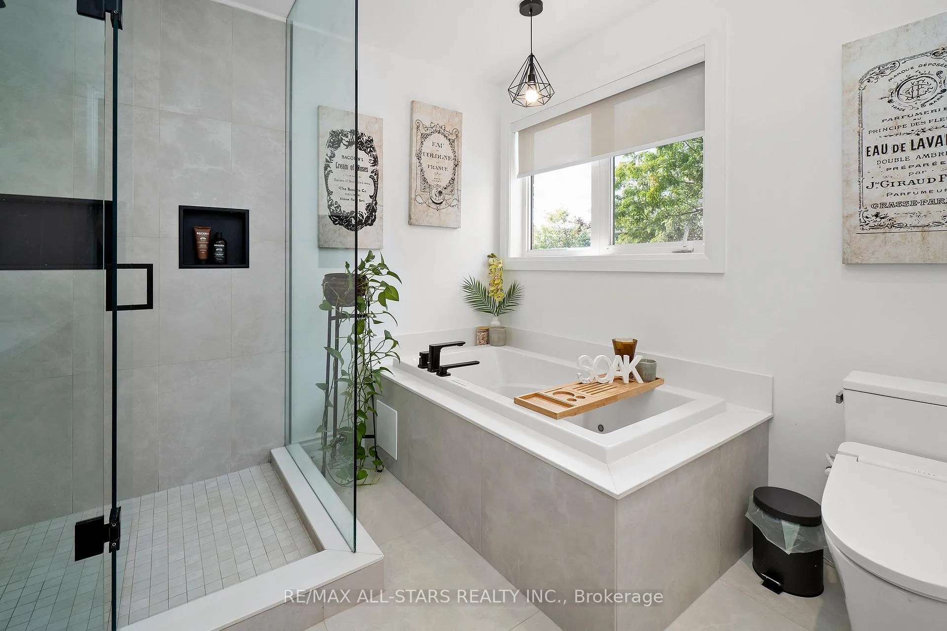 Photo 24 of 28 White Cedar Drive, Markham, Legacy — HOMEH