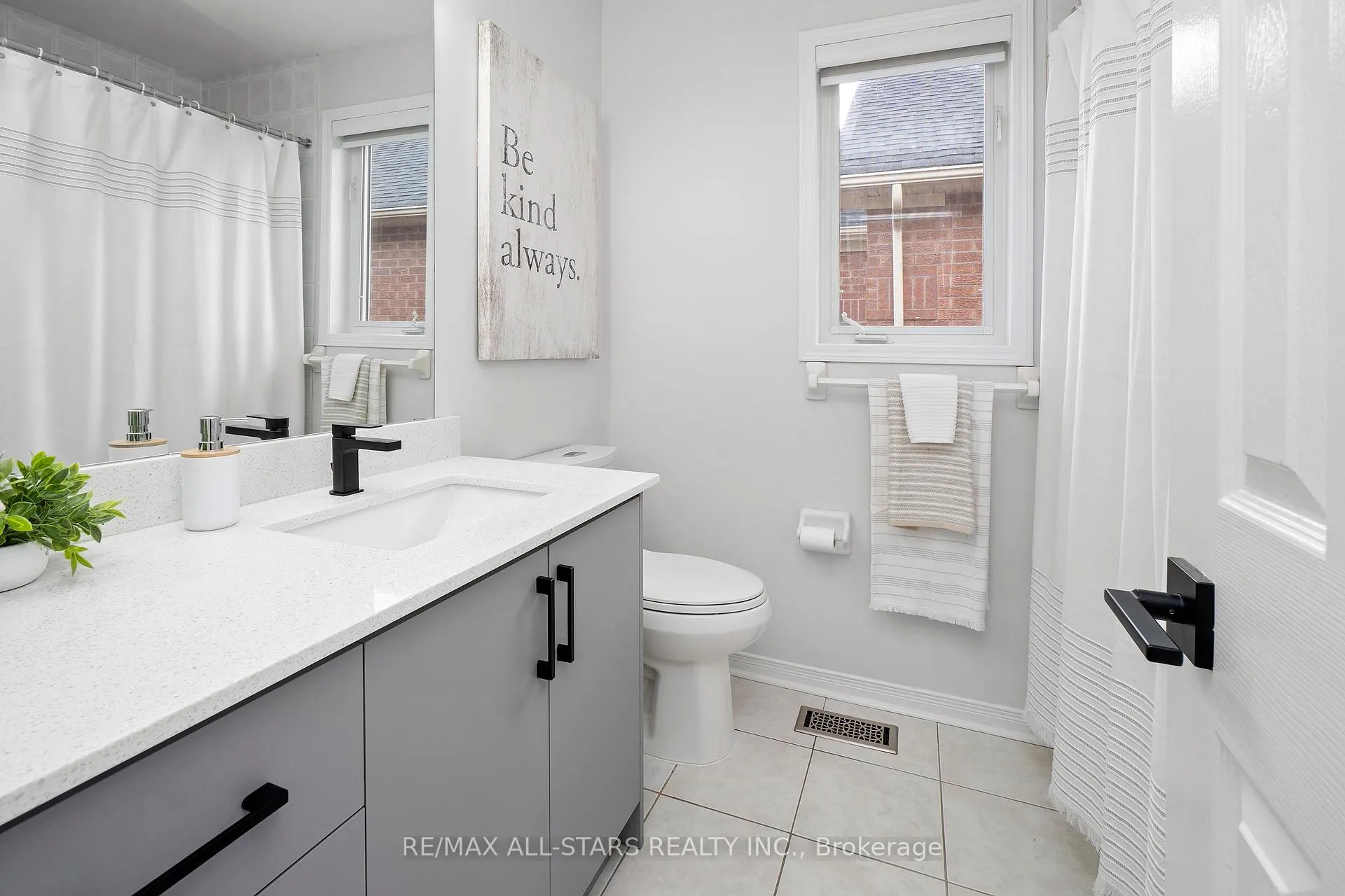 Photo 26 of 28 White Cedar Drive, Markham, Legacy — HOMEH