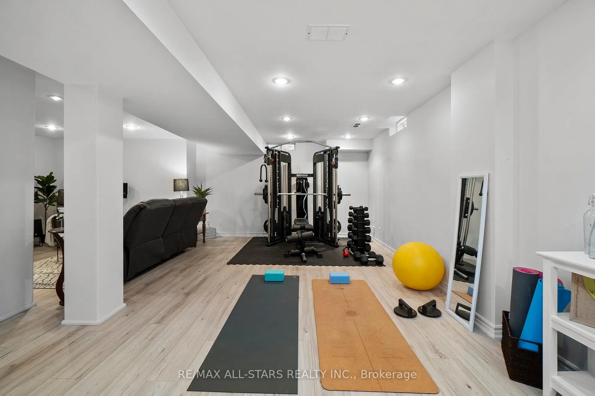 Photo 31 of 28 White Cedar Drive, Markham, Legacy — HOMEH