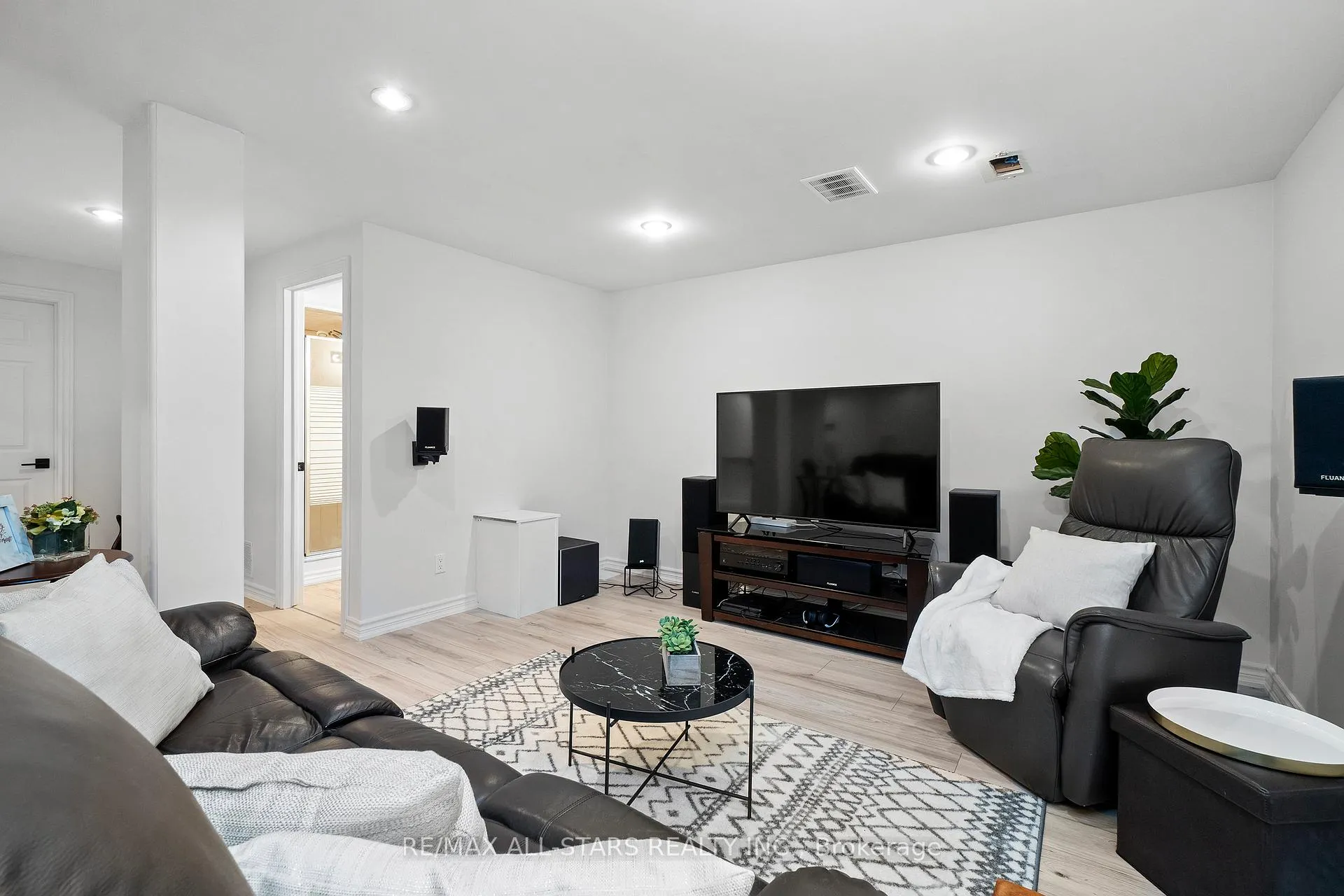 Photo 34 of 28 White Cedar Drive, Markham, Legacy — HOMEH