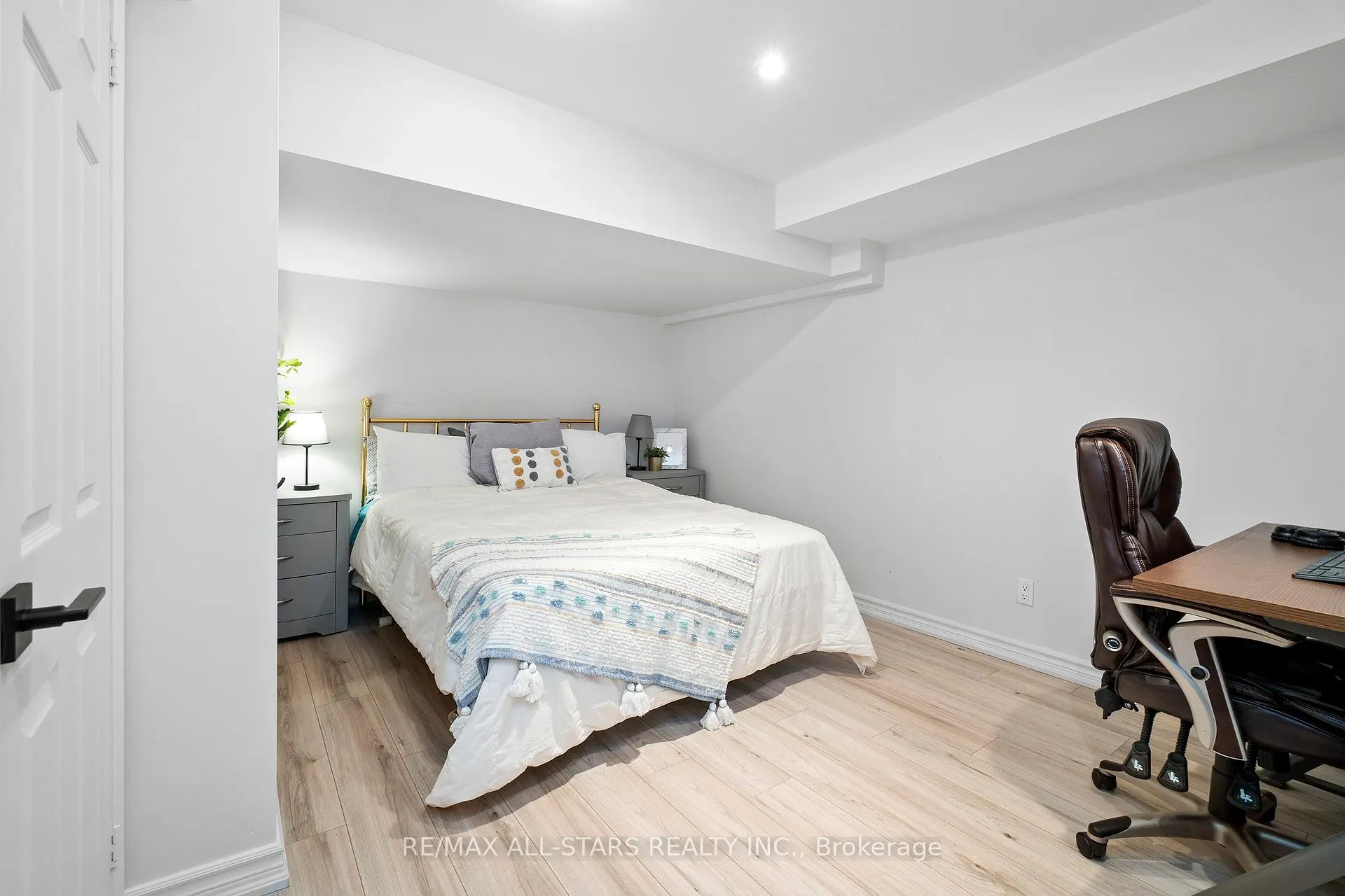 Photo 35 of 28 White Cedar Drive, Markham, Legacy — HOMEH