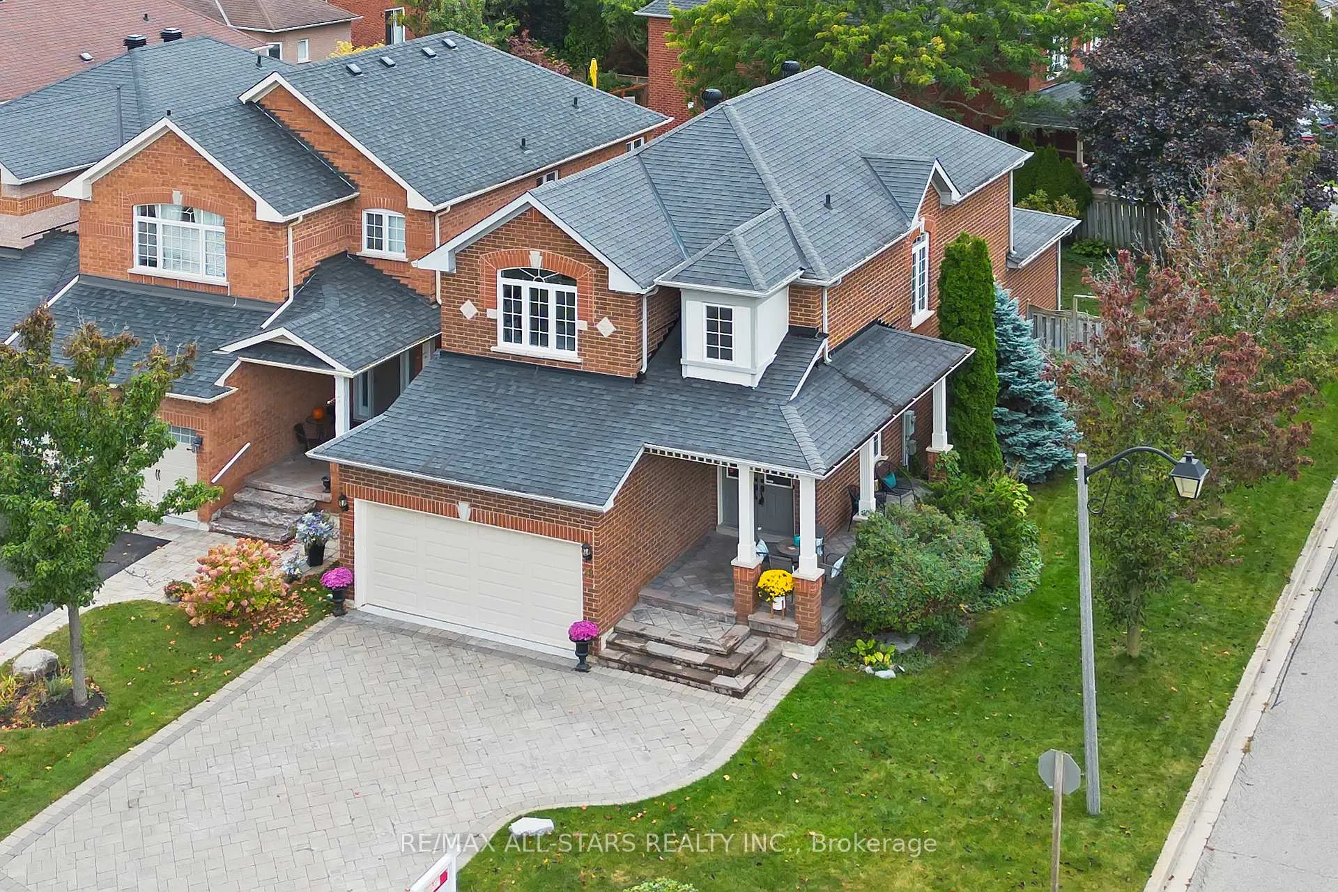 Photo 49 of 28 White Cedar Drive, Markham, Legacy — HOMEH