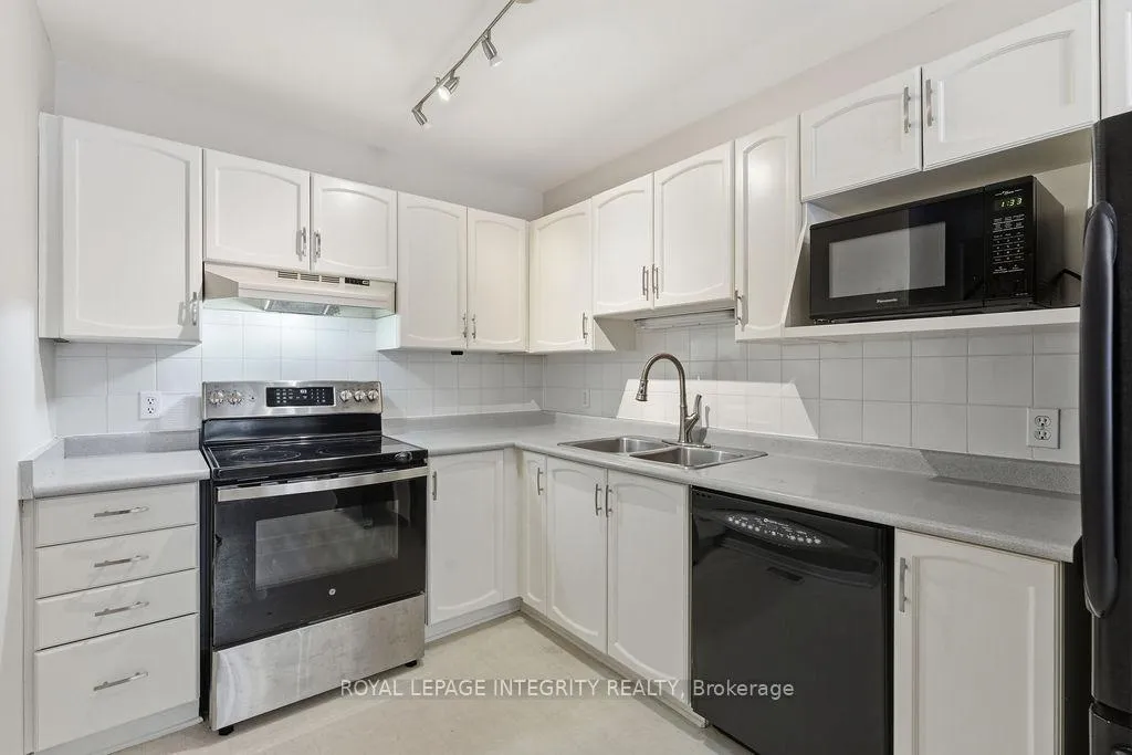 Photo 9 of 34 Furlong Crescent, Ottawa, Kanata - Bridlewood — HOMEH