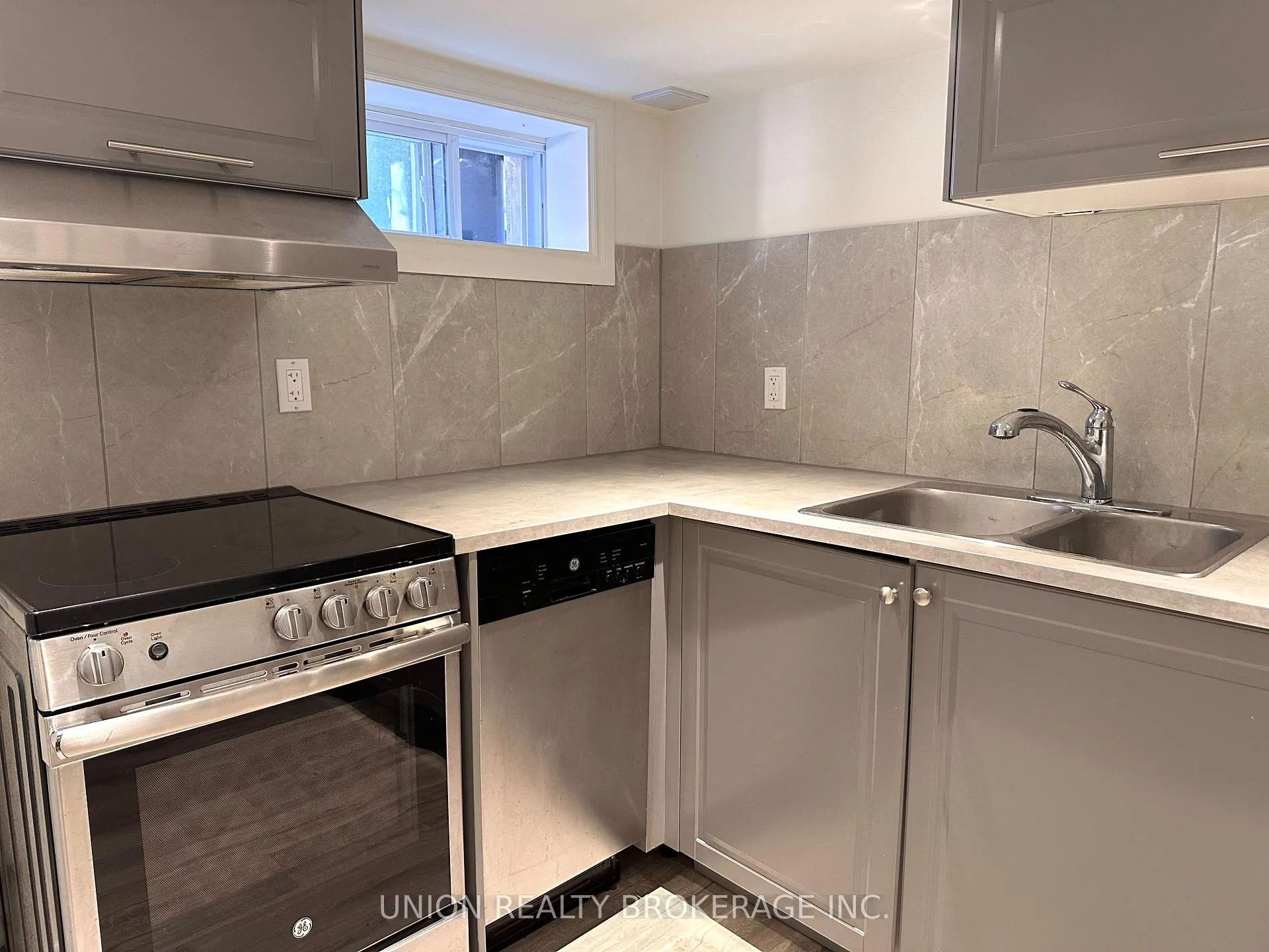Photo 3 of 33 Harris Avenue, Toronto, East End-Danforth — HOMEH