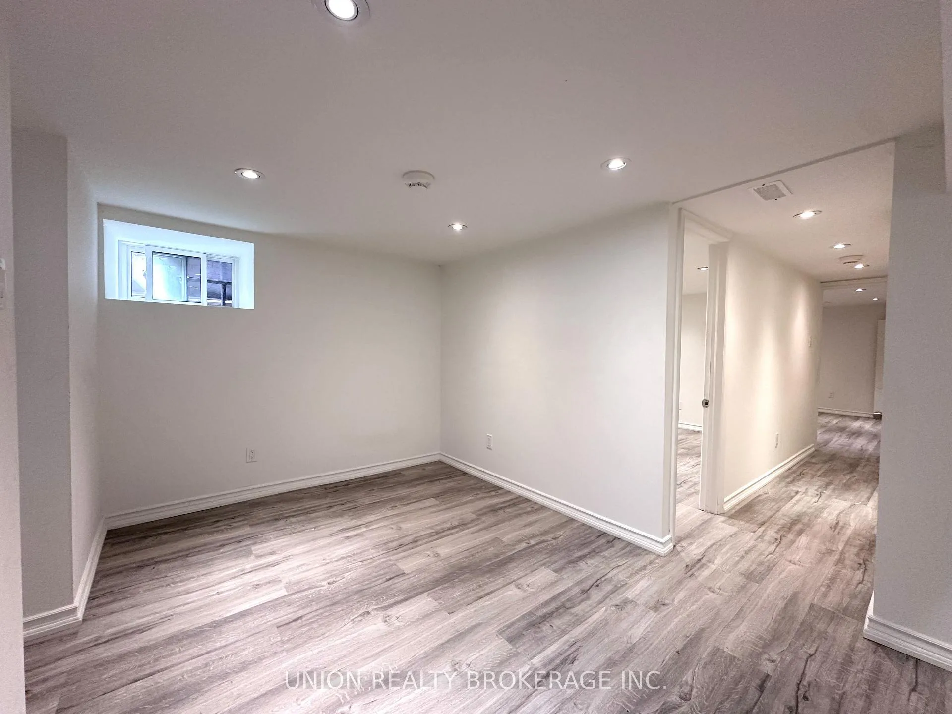 Photo 5 of 33 Harris Avenue, Toronto, East End-Danforth — HOMEH