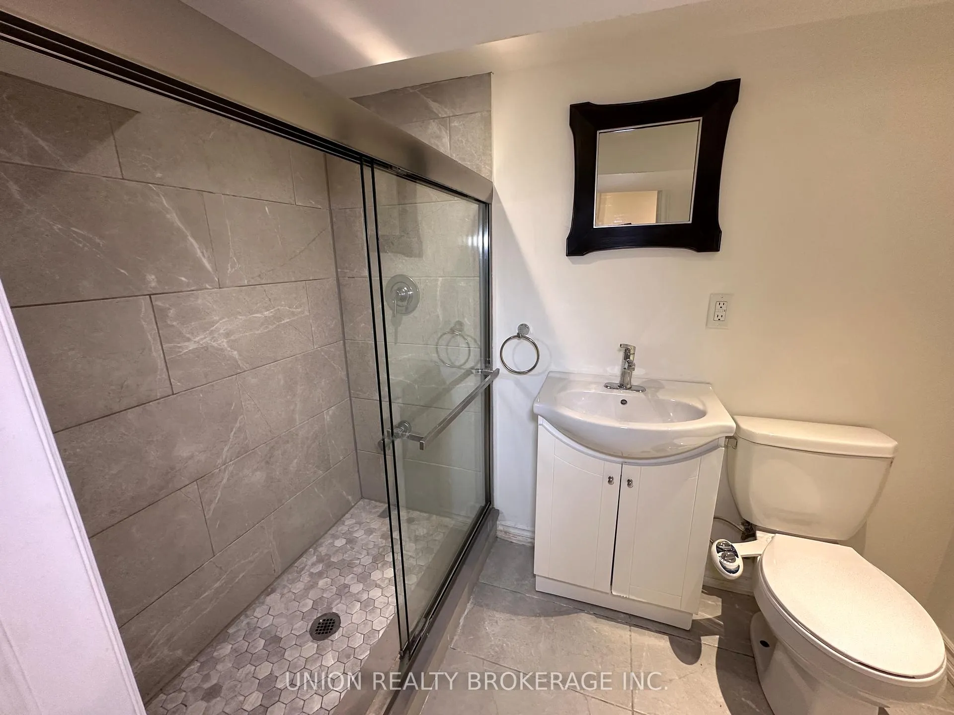 Photo 11 of 33 Harris Avenue, Toronto, East End-Danforth — HOMEH