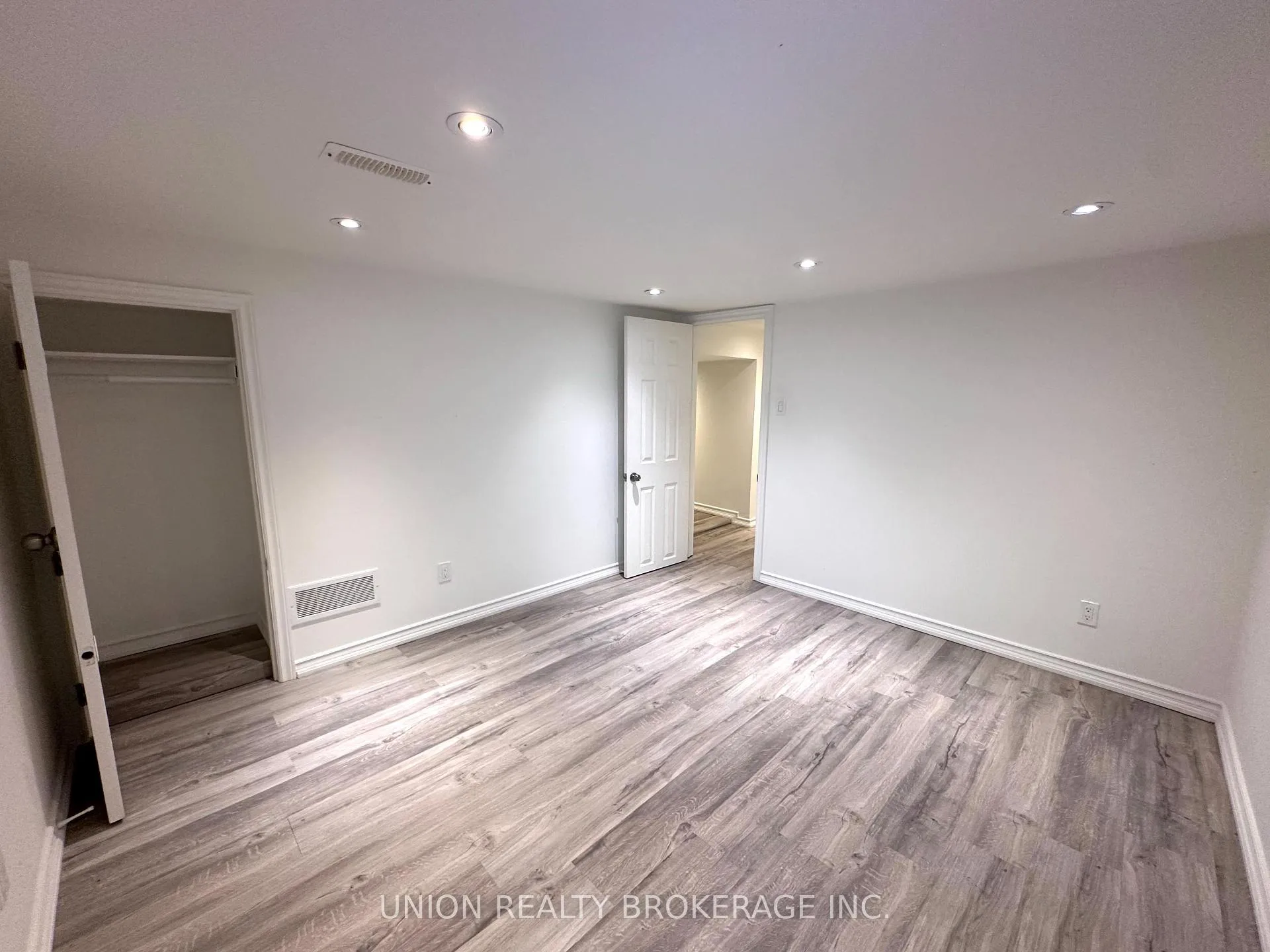 Photo 12 of 33 Harris Avenue, Toronto, East End-Danforth — HOMEH