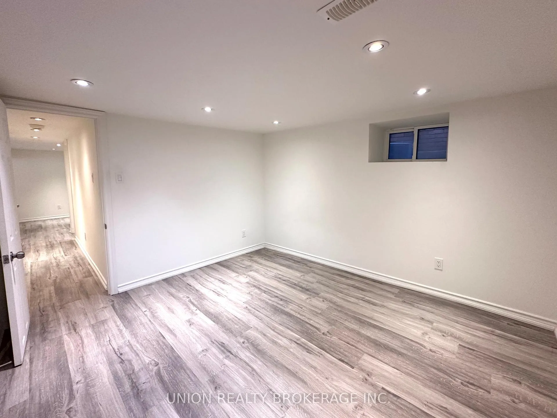 Photo 13 of 33 Harris Avenue, Toronto, East End-Danforth — HOMEH