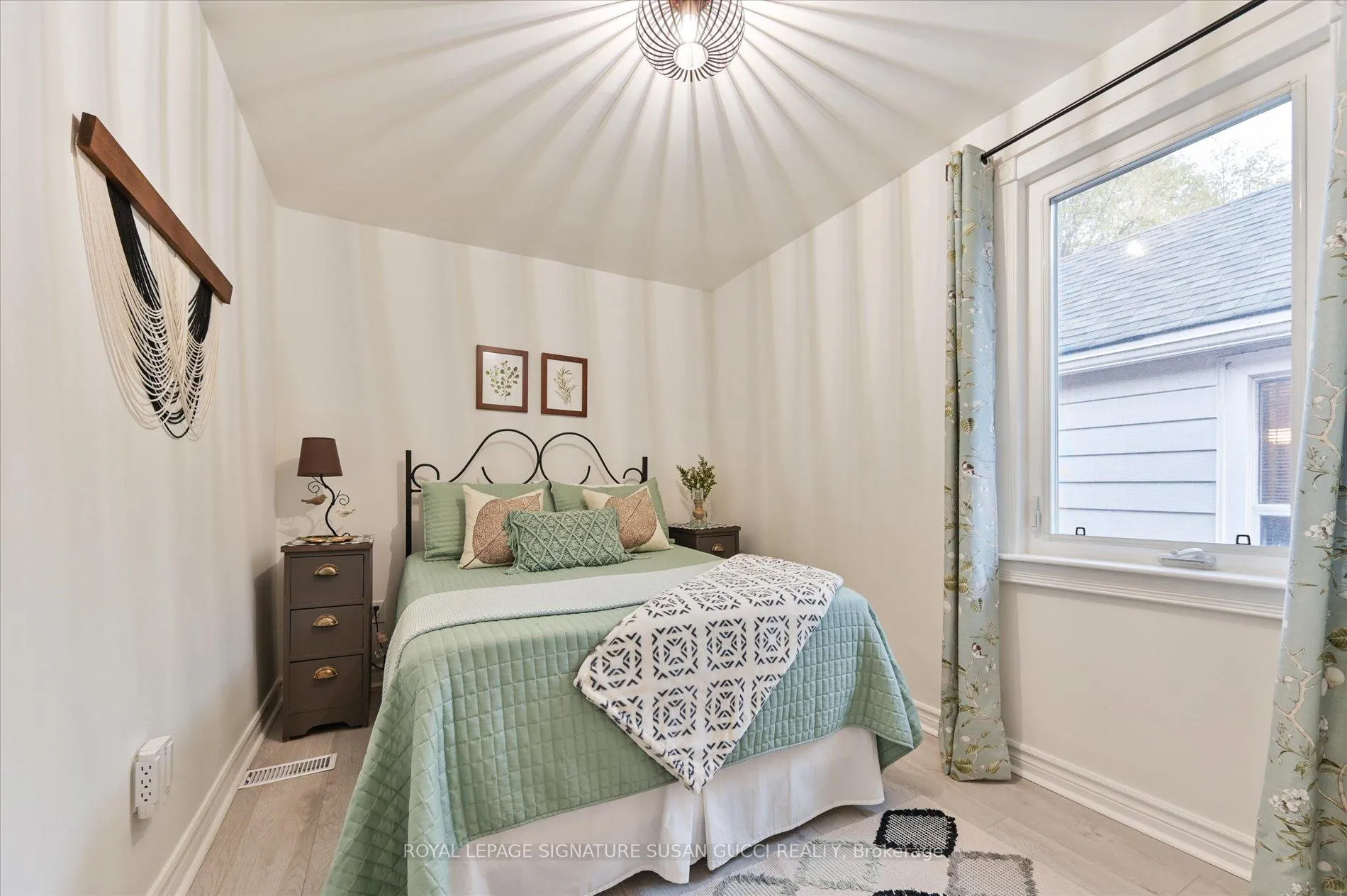 Photo 15 of 186 Gledhill Avenue, Toronto, Woodbine-Lumsden — HOMEH