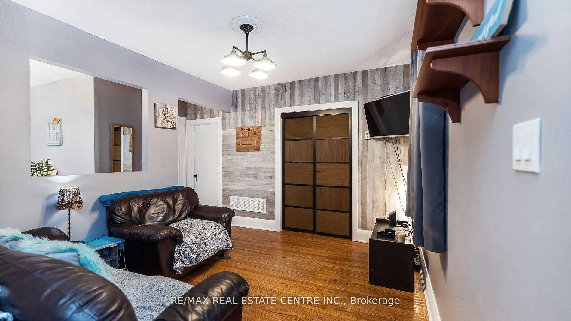 Photo 10 of 26 Clarence Street, Brampton, Downtown Brampton — HOMEH
