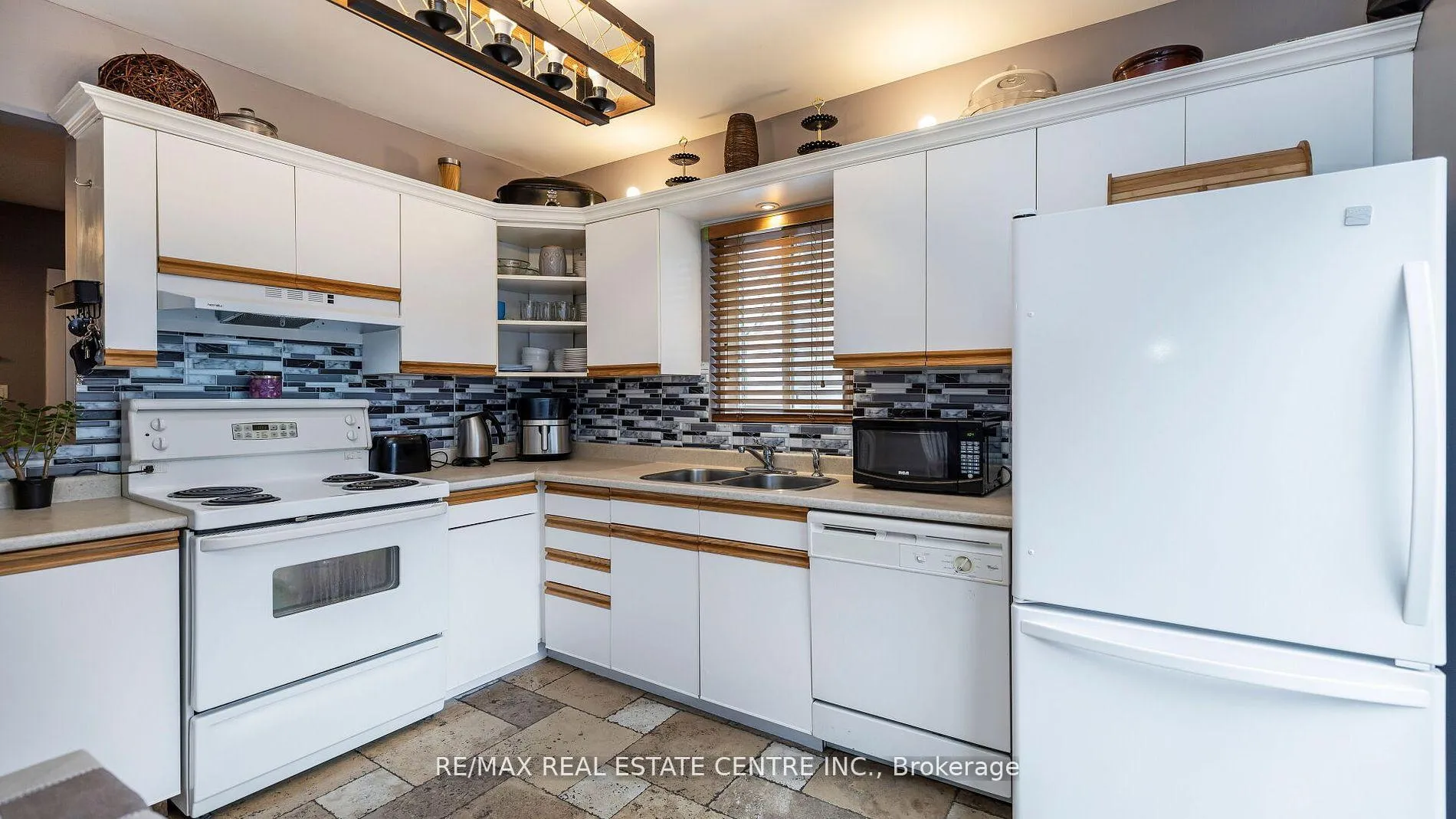 Photo 12 of 26 Clarence Street, Brampton, Downtown Brampton — HOMEH