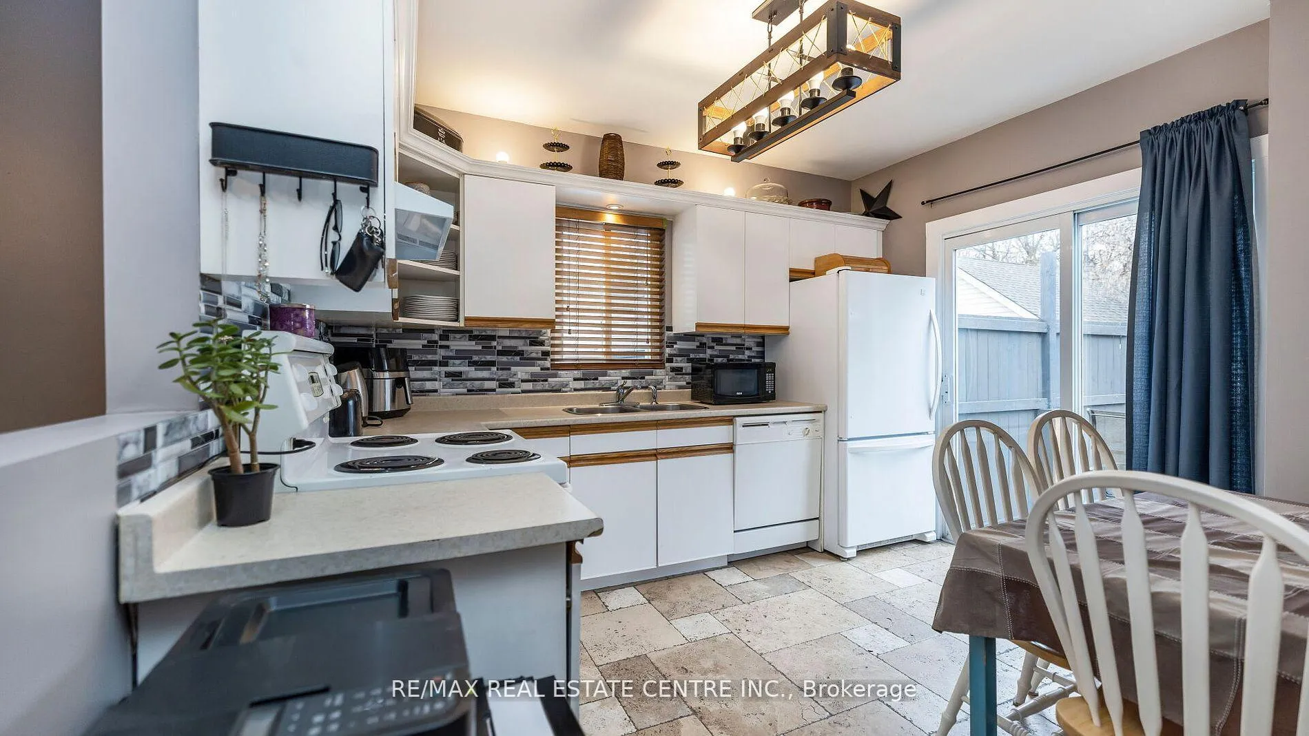 Photo 13 of 26 Clarence Street, Brampton, Downtown Brampton — HOMEH
