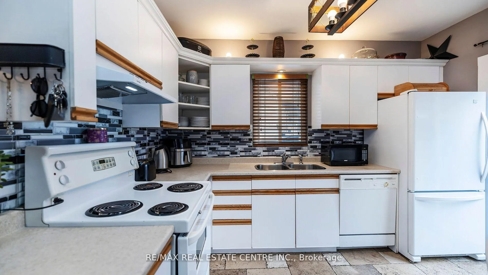 Photo 16 of 26 Clarence Street, Brampton, Downtown Brampton — HOMEH