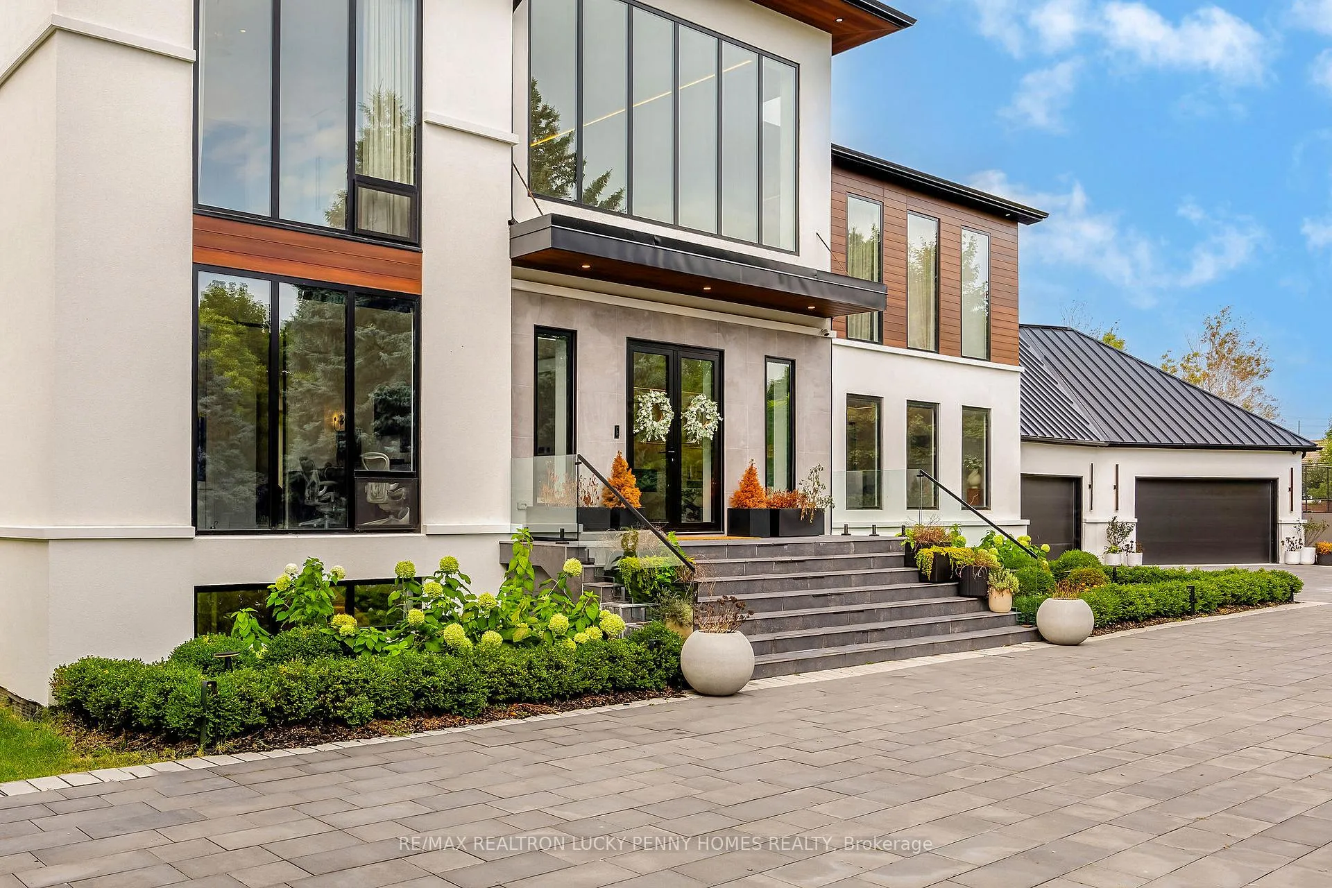 Photo 4 of 2 Allen Manor, Markham, Devil's Elbow — HOMEH