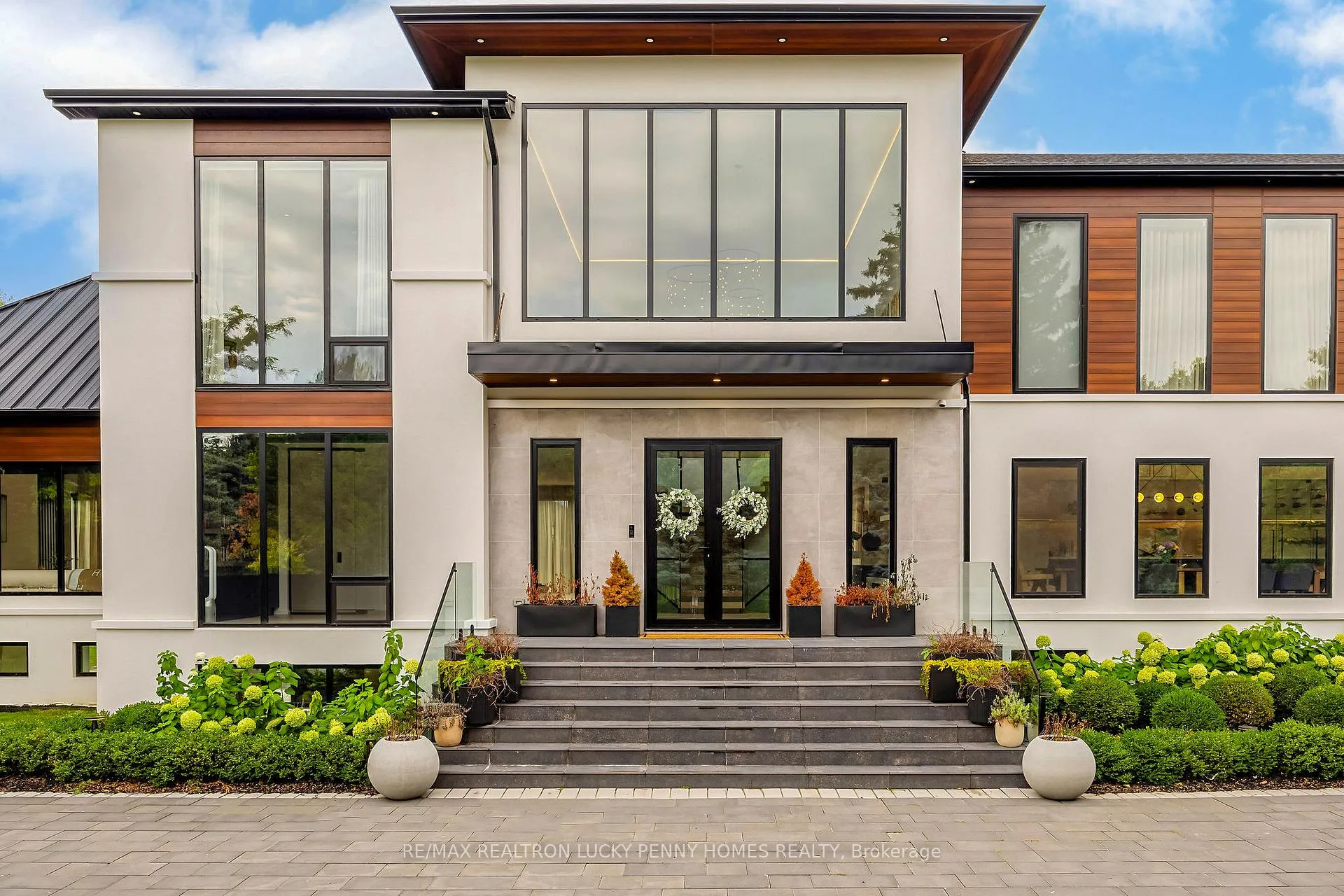 Photo 5 of 2 Allen Manor, Markham, Devil's Elbow — HOMEH