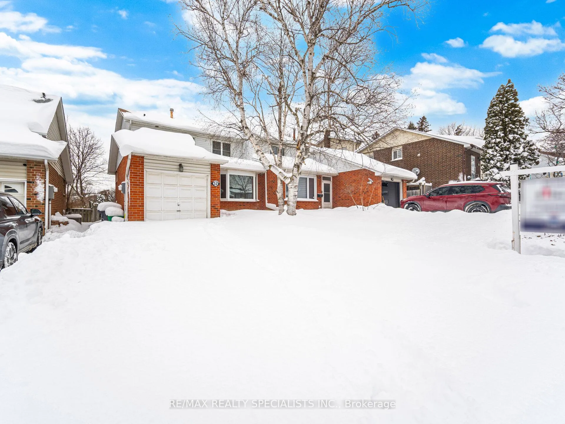 Photo 1 of 32 Courtleigh Square, Brampton, Heart Lake East — HOMEH