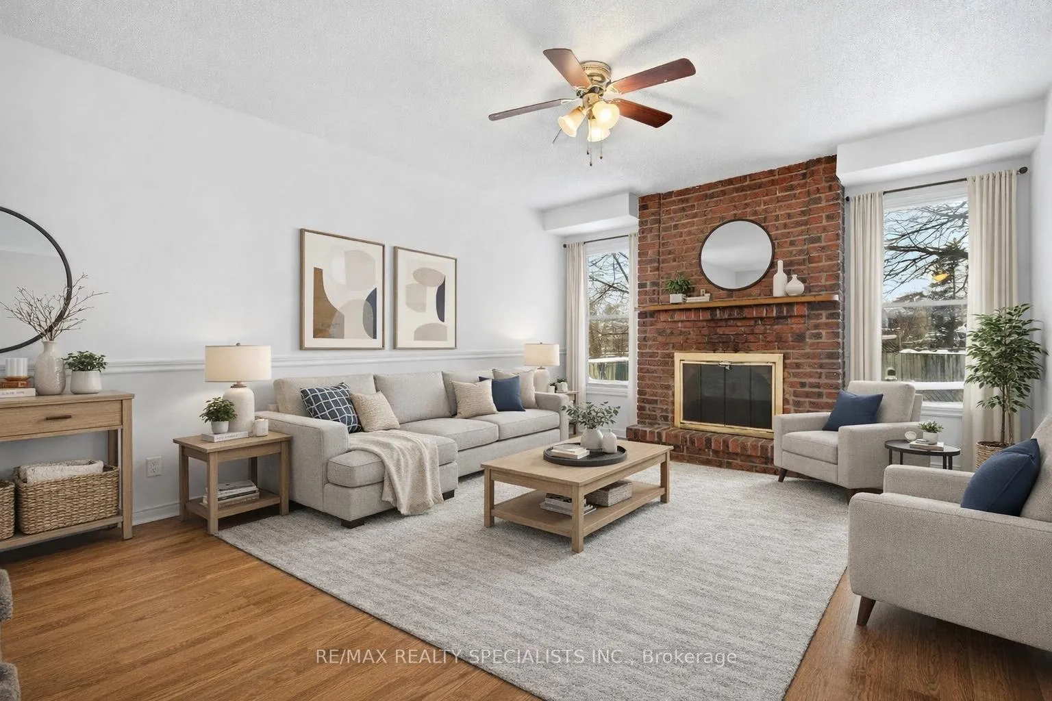 Photo 4 of 32 Courtleigh Square, Brampton, Heart Lake East — HOMEH