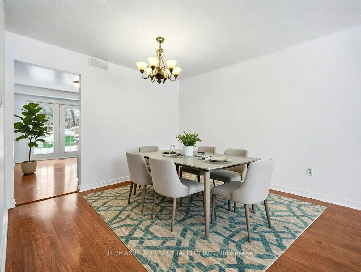 Photo 5 of 32 Courtleigh Square, Brampton, Heart Lake East — HOMEH
