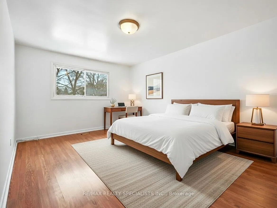 Photo 8 of 32 Courtleigh Square, Brampton, Heart Lake East — HOMEH