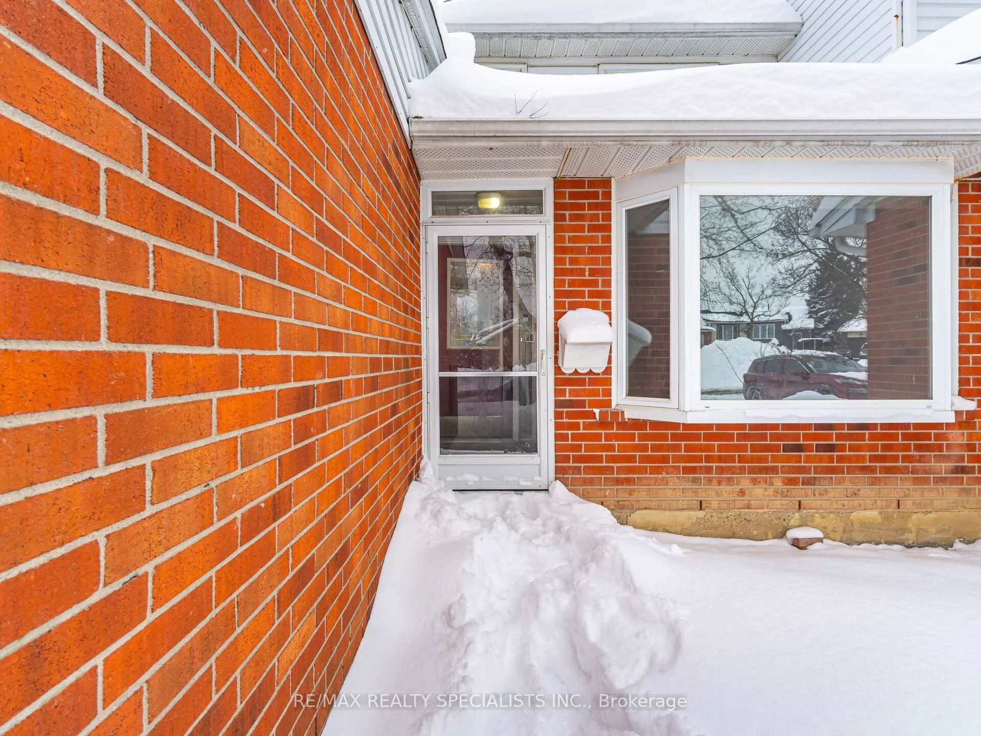 Photo 9 of 32 Courtleigh Square, Brampton, Heart Lake East — HOMEH