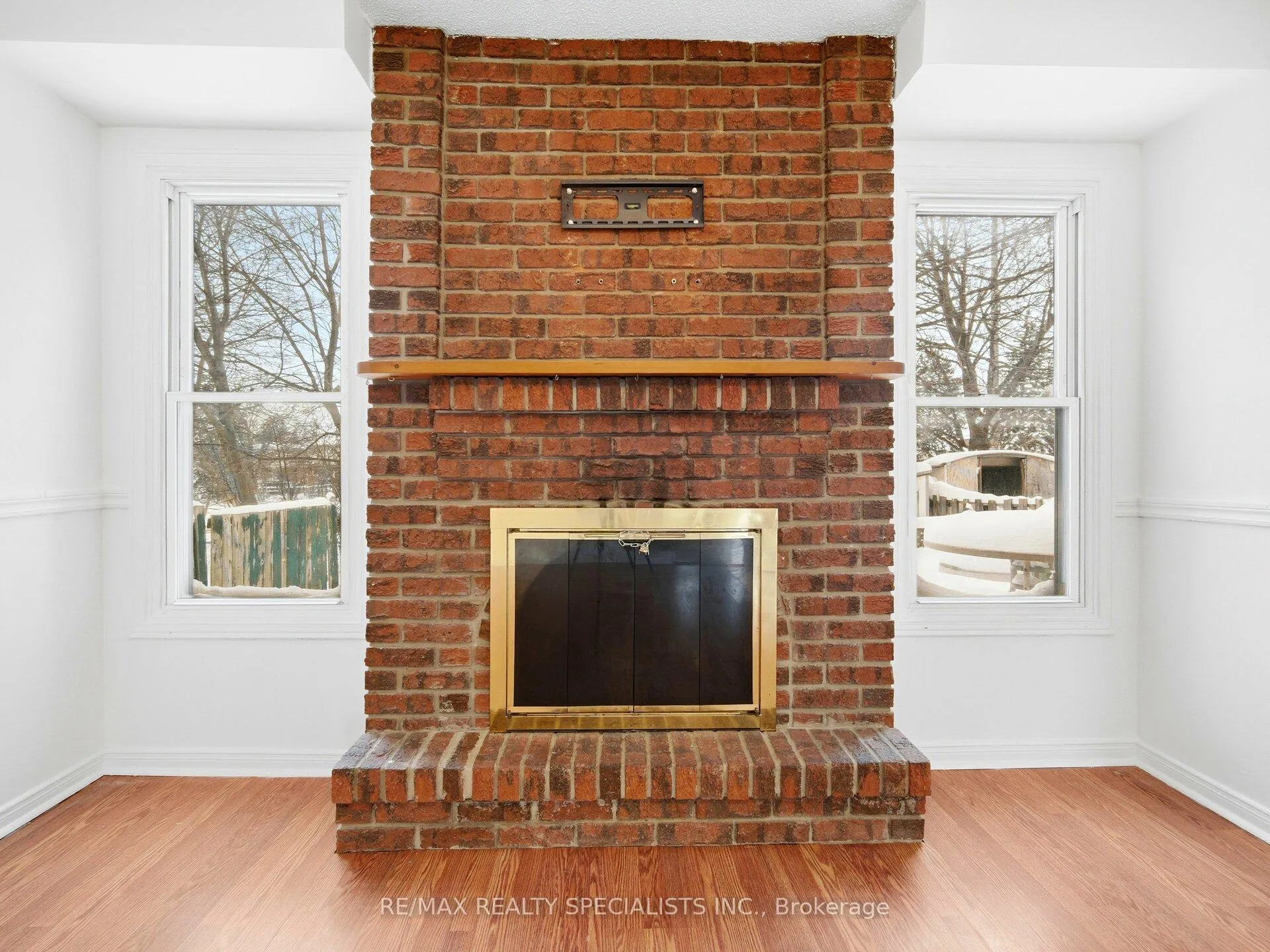 Photo 13 of 32 Courtleigh Square, Brampton, Heart Lake East — HOMEH