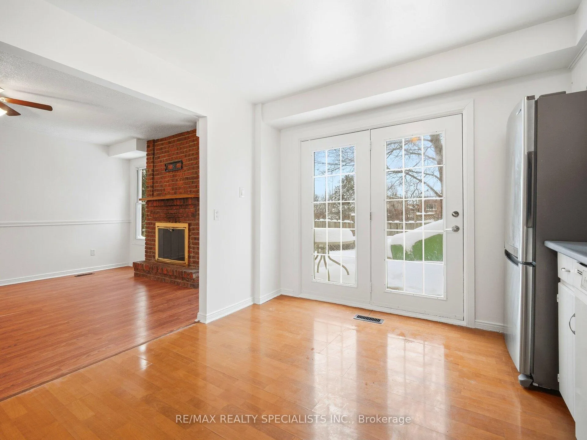 Photo 15 of 32 Courtleigh Square, Brampton, Heart Lake East — HOMEH