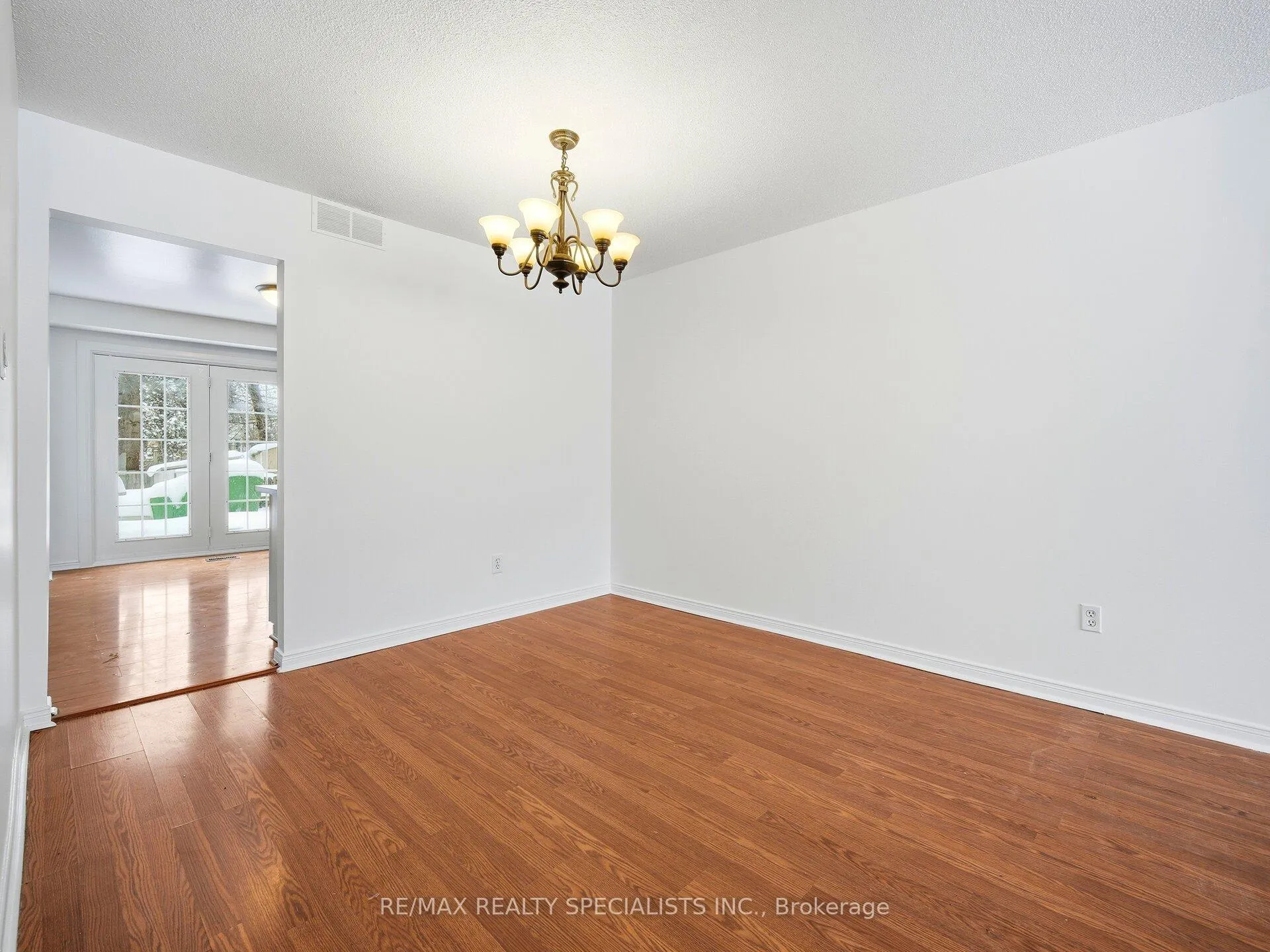 Photo 18 of 32 Courtleigh Square, Brampton, Heart Lake East — HOMEH