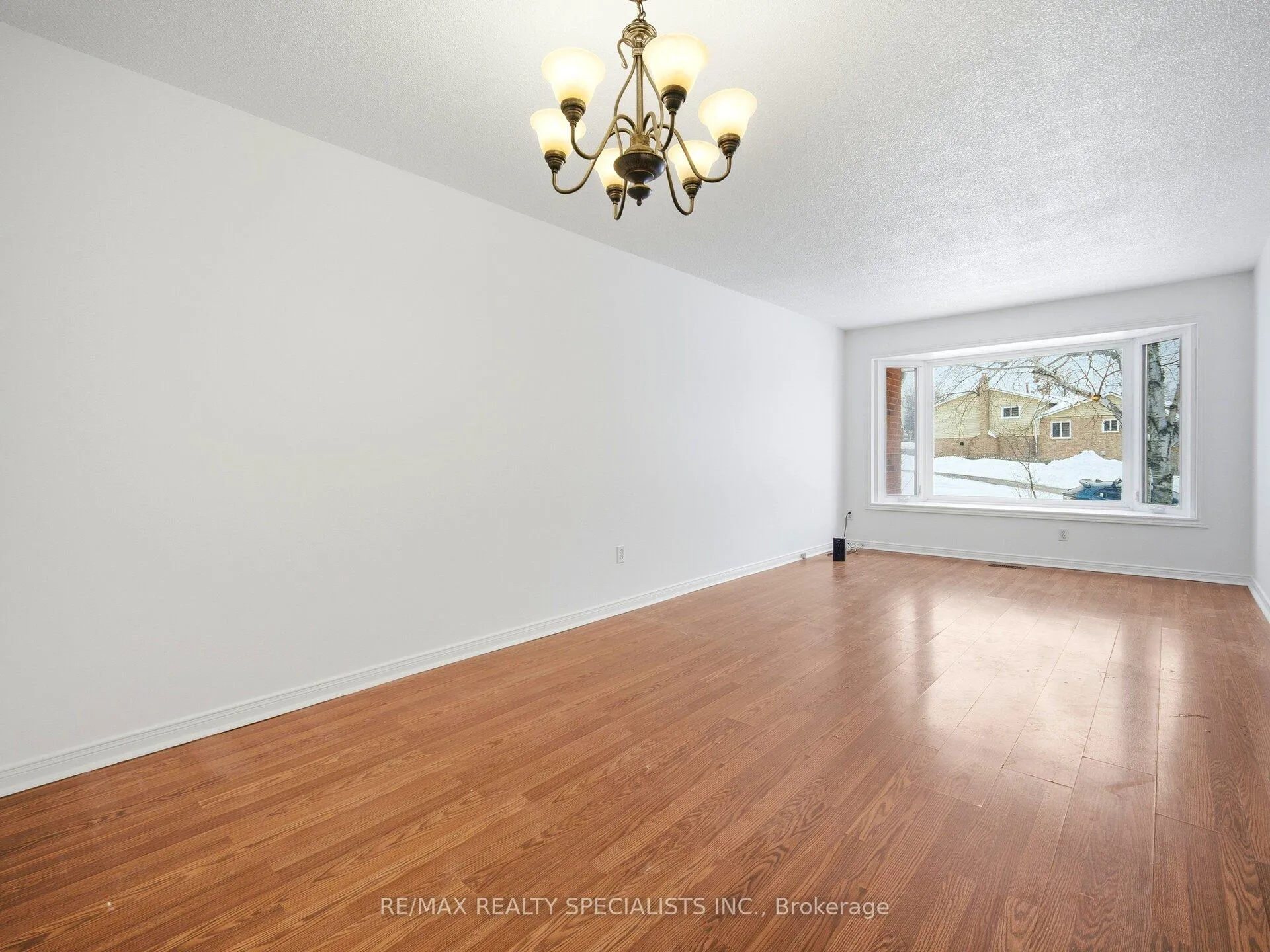 Photo 19 of 32 Courtleigh Square, Brampton, Heart Lake East — HOMEH