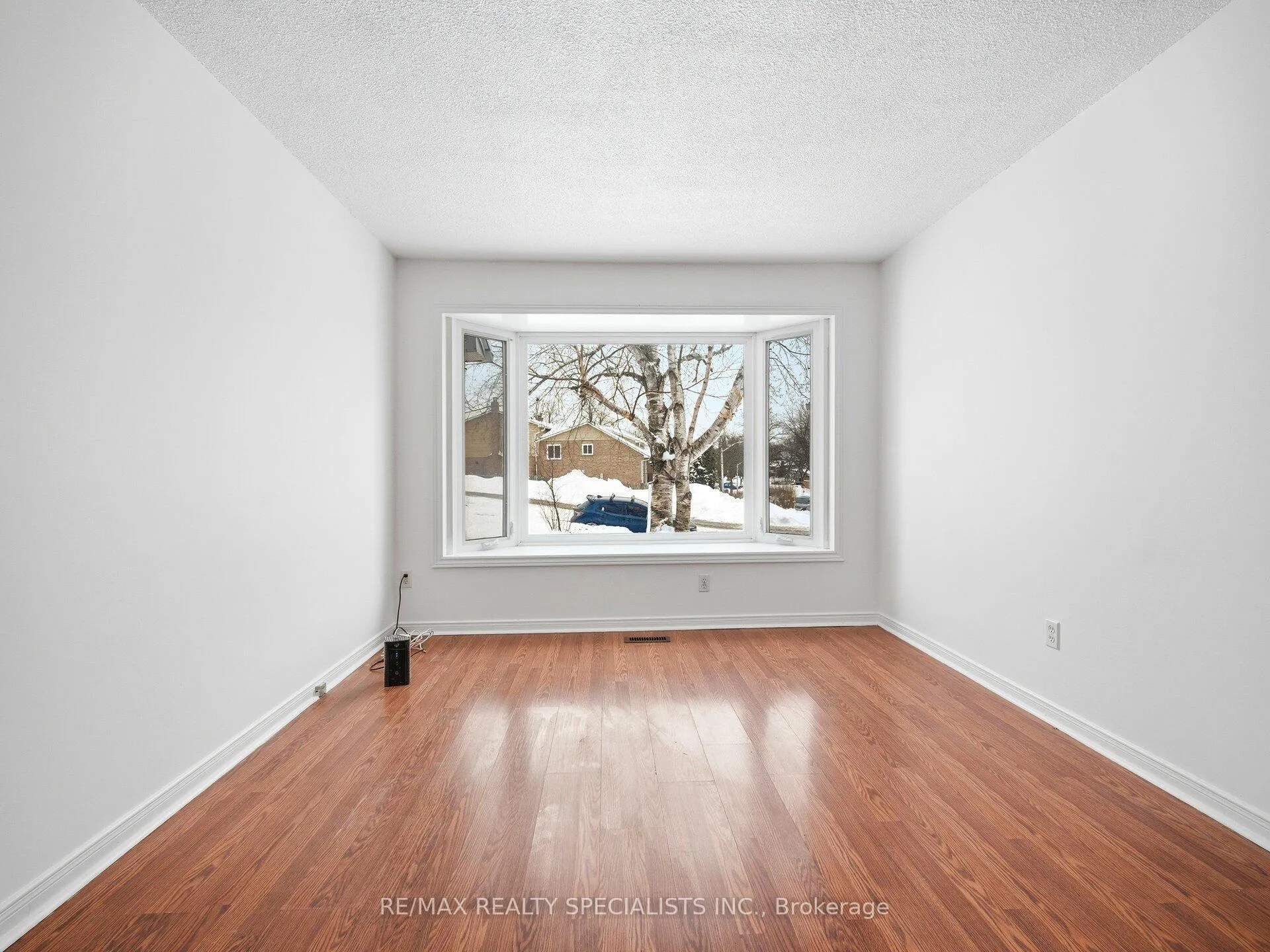 Photo 21 of 32 Courtleigh Square, Brampton, Heart Lake East — HOMEH