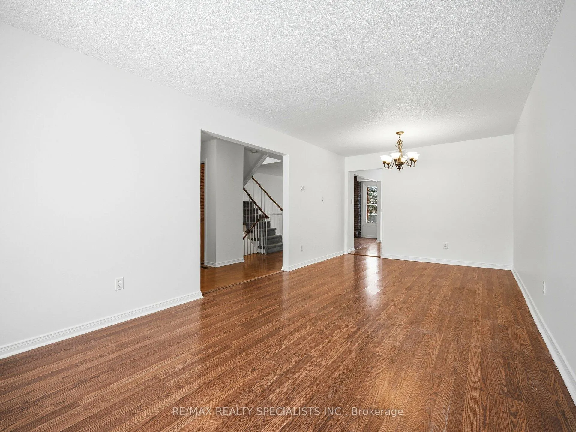 Photo 22 of 32 Courtleigh Square, Brampton, Heart Lake East — HOMEH