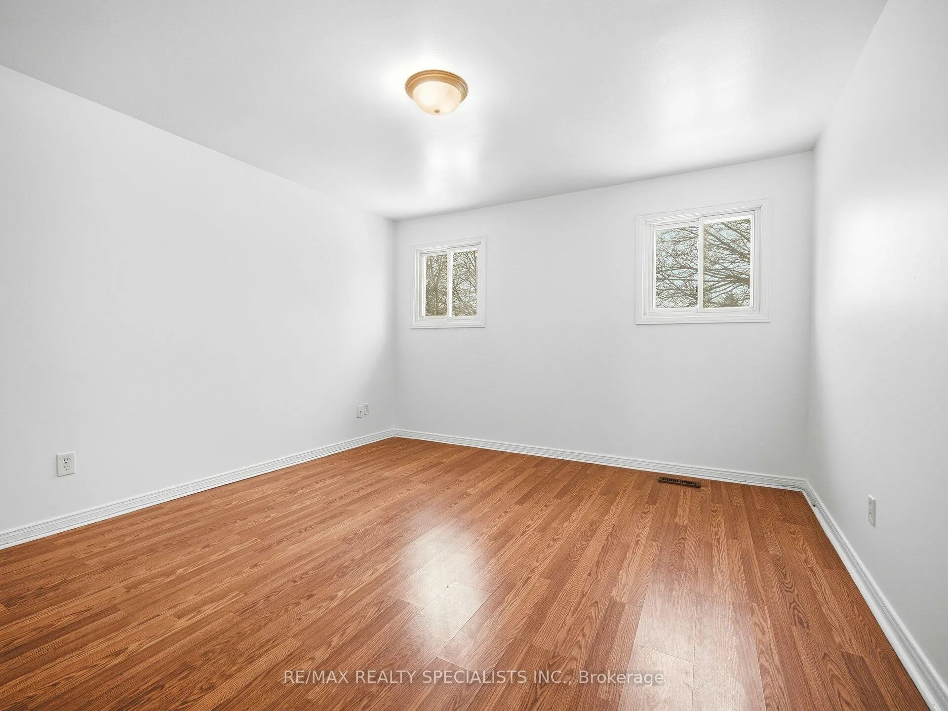 Photo 26 of 32 Courtleigh Square, Brampton, Heart Lake East — HOMEH