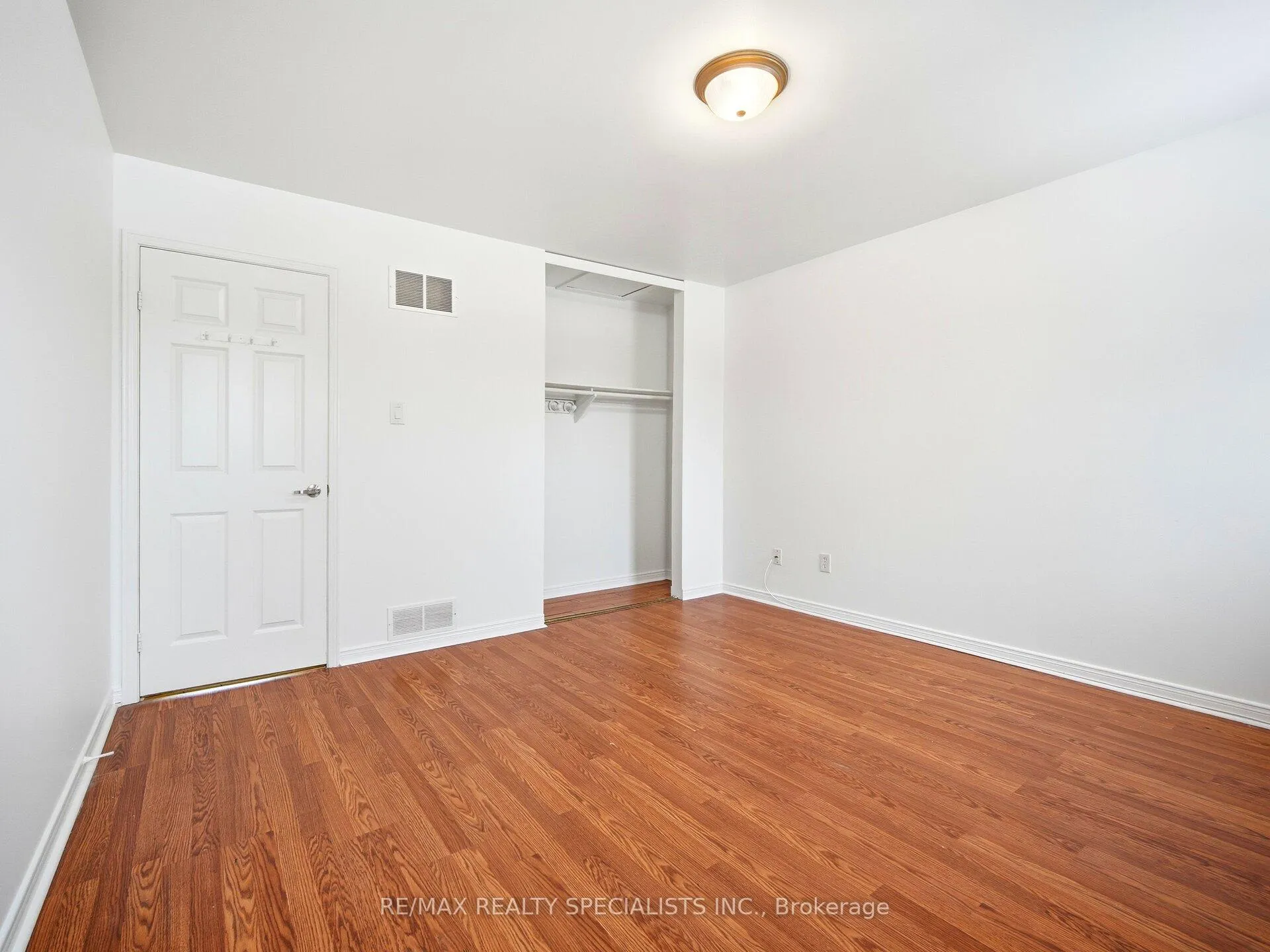 Photo 27 of 32 Courtleigh Square, Brampton, Heart Lake East — HOMEH
