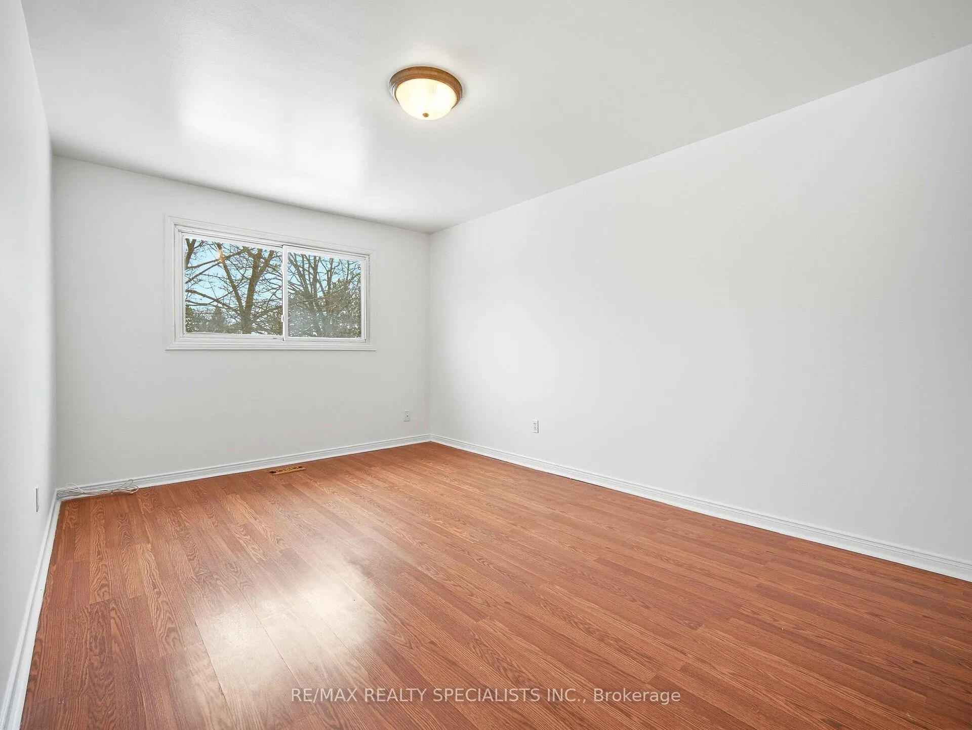 Photo 28 of 32 Courtleigh Square, Brampton, Heart Lake East — HOMEH