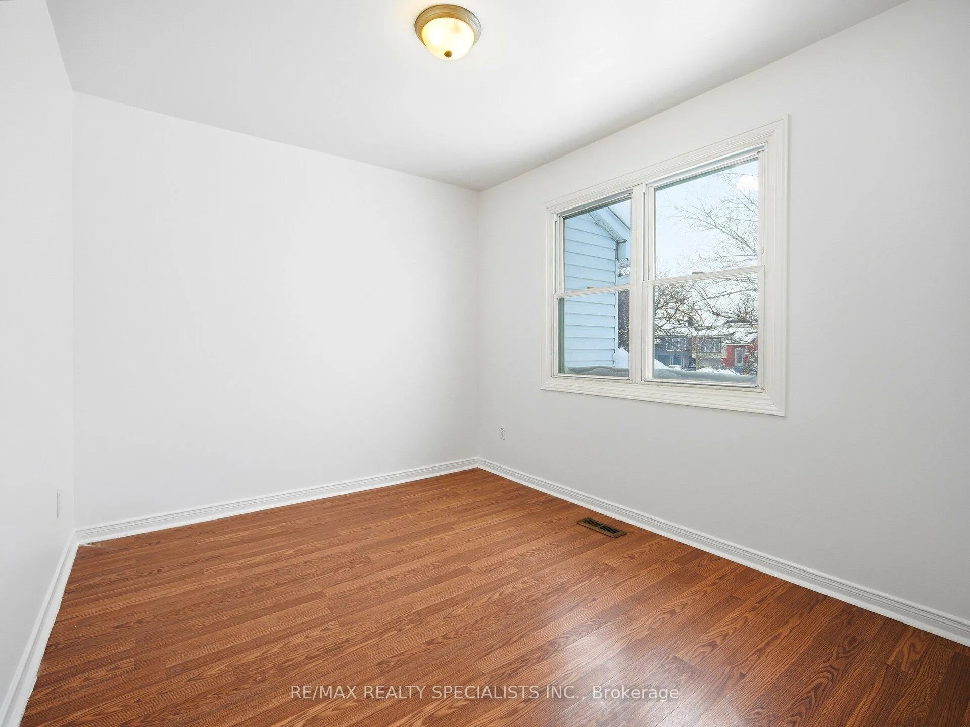 Photo 30 of 32 Courtleigh Square, Brampton, Heart Lake East — HOMEH
