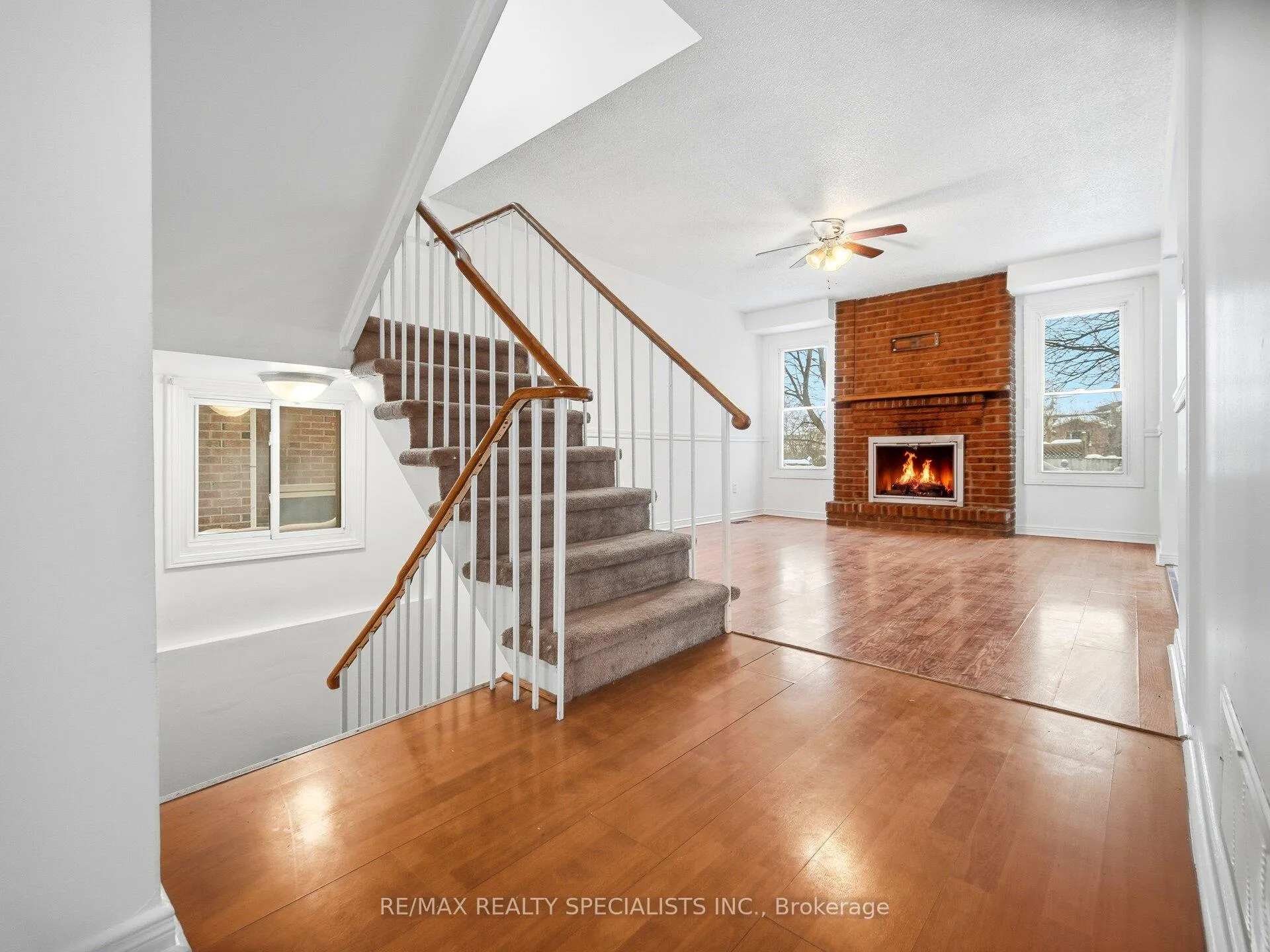 Photo 32 of 32 Courtleigh Square, Brampton, Heart Lake East — HOMEH