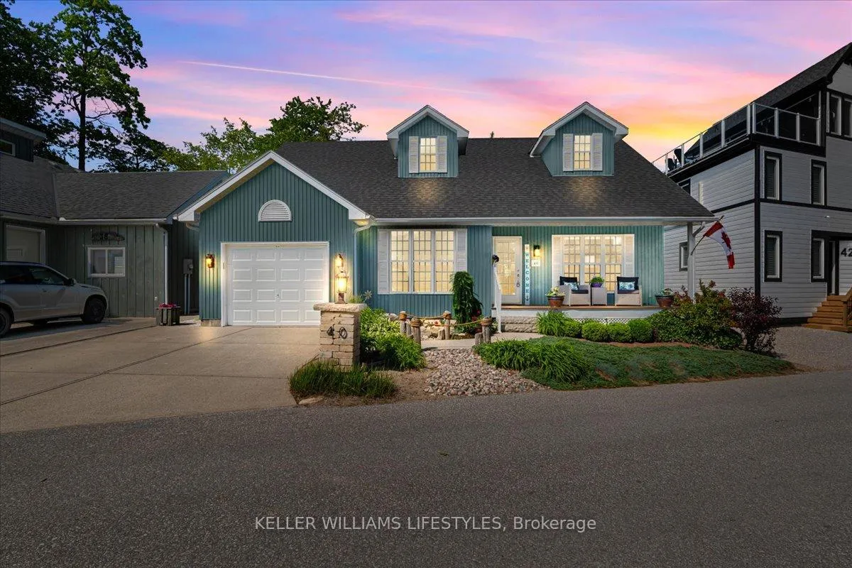 Front of 40 Lakeside Circle