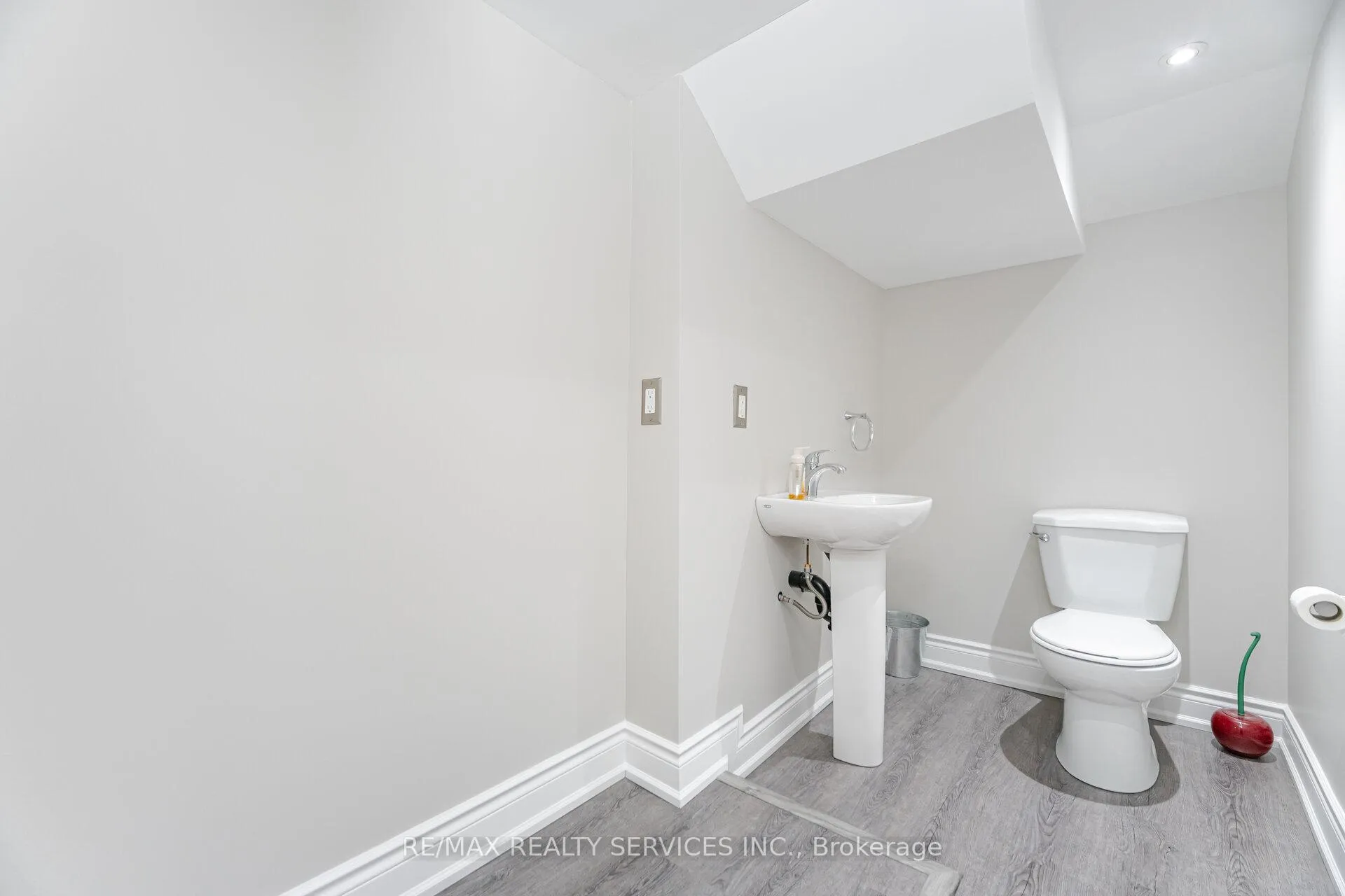 Photo 32 of 64 Kimbark Drive, Brampton, Northwood Park — HOMEH