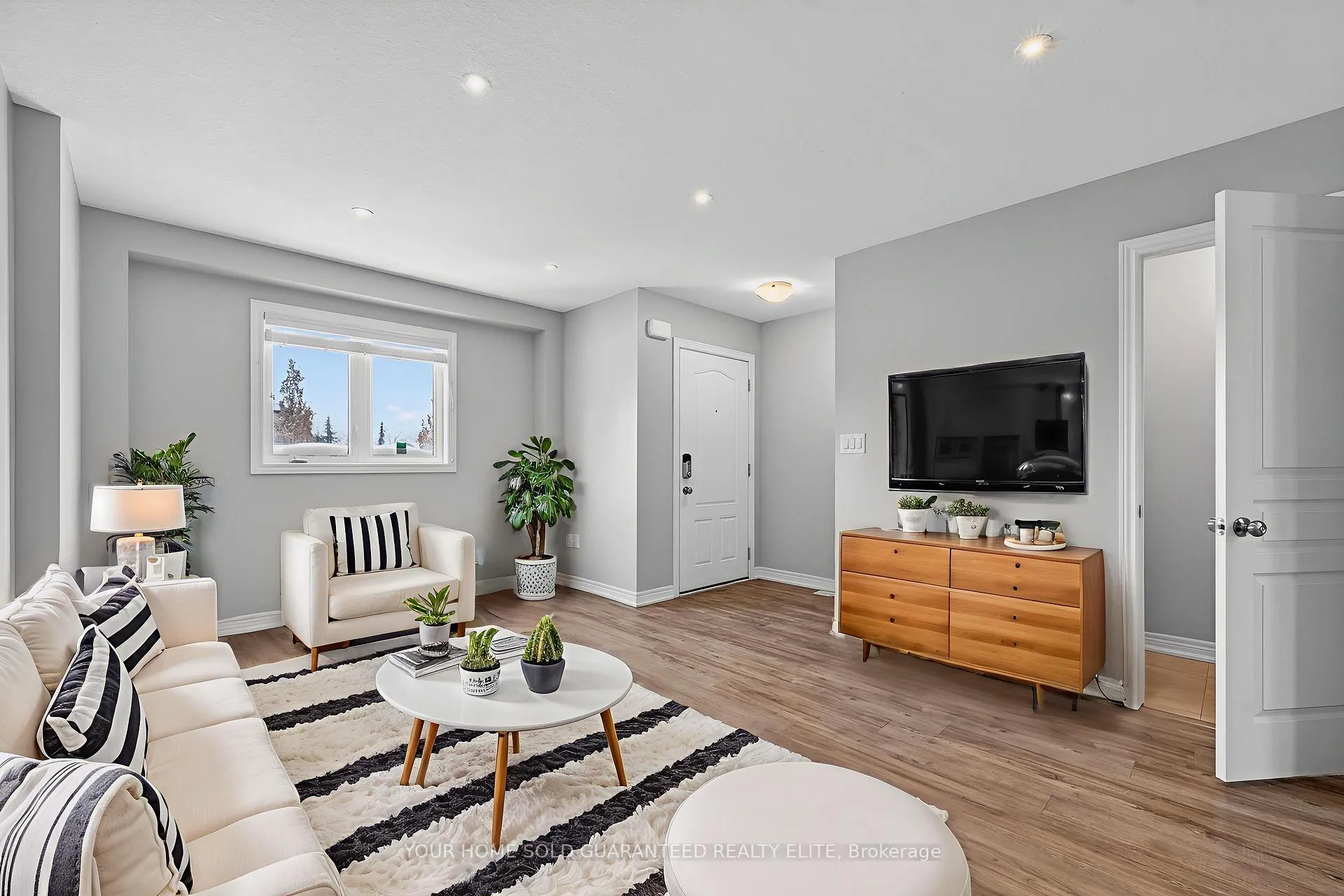 Photo 2 of Unit 15, 7768 Ascot Circle, Niagara Falls, Ascot — HOMEH