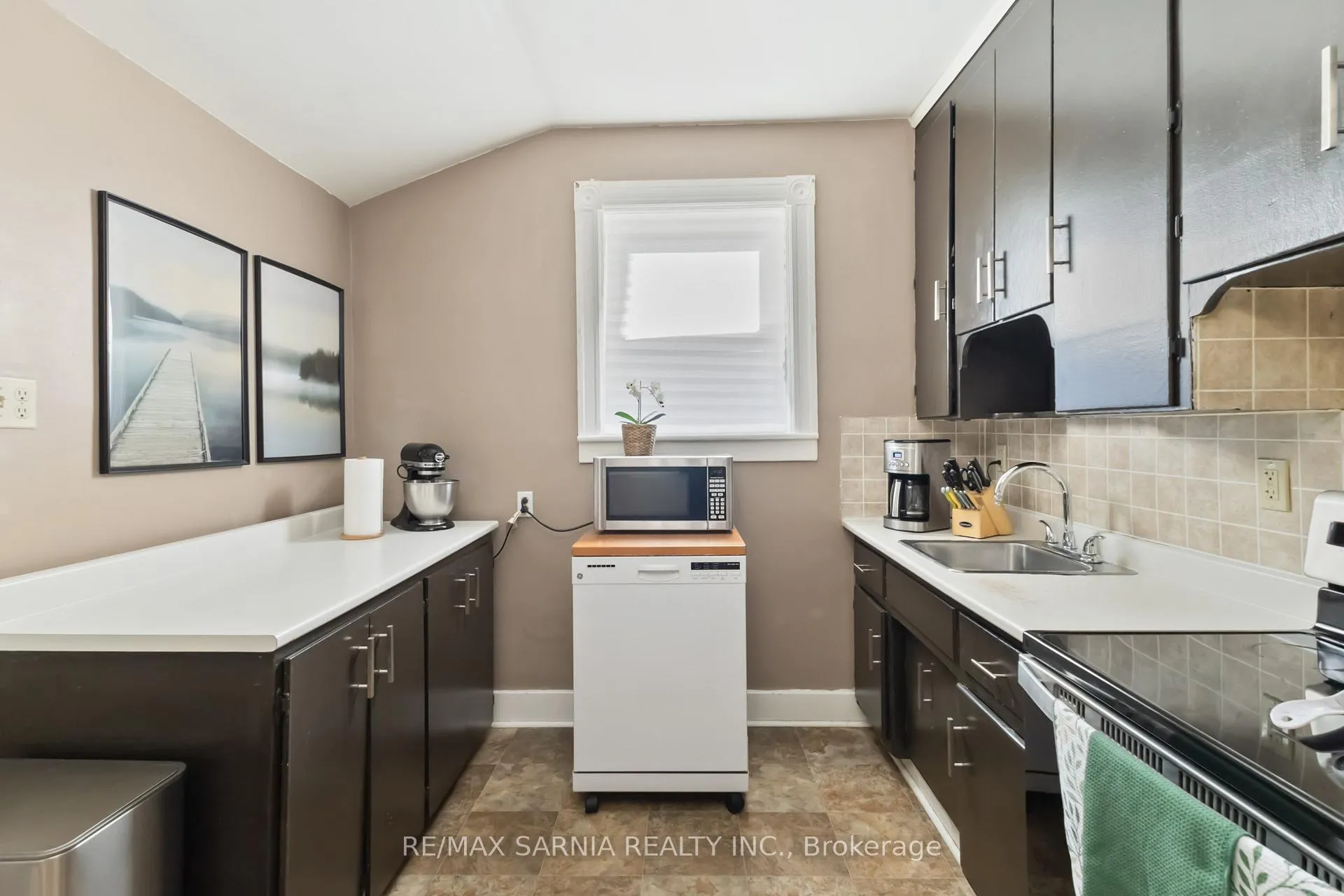 Photo 18 of 85 St Catharine Street, St. Thomas — HOMEH