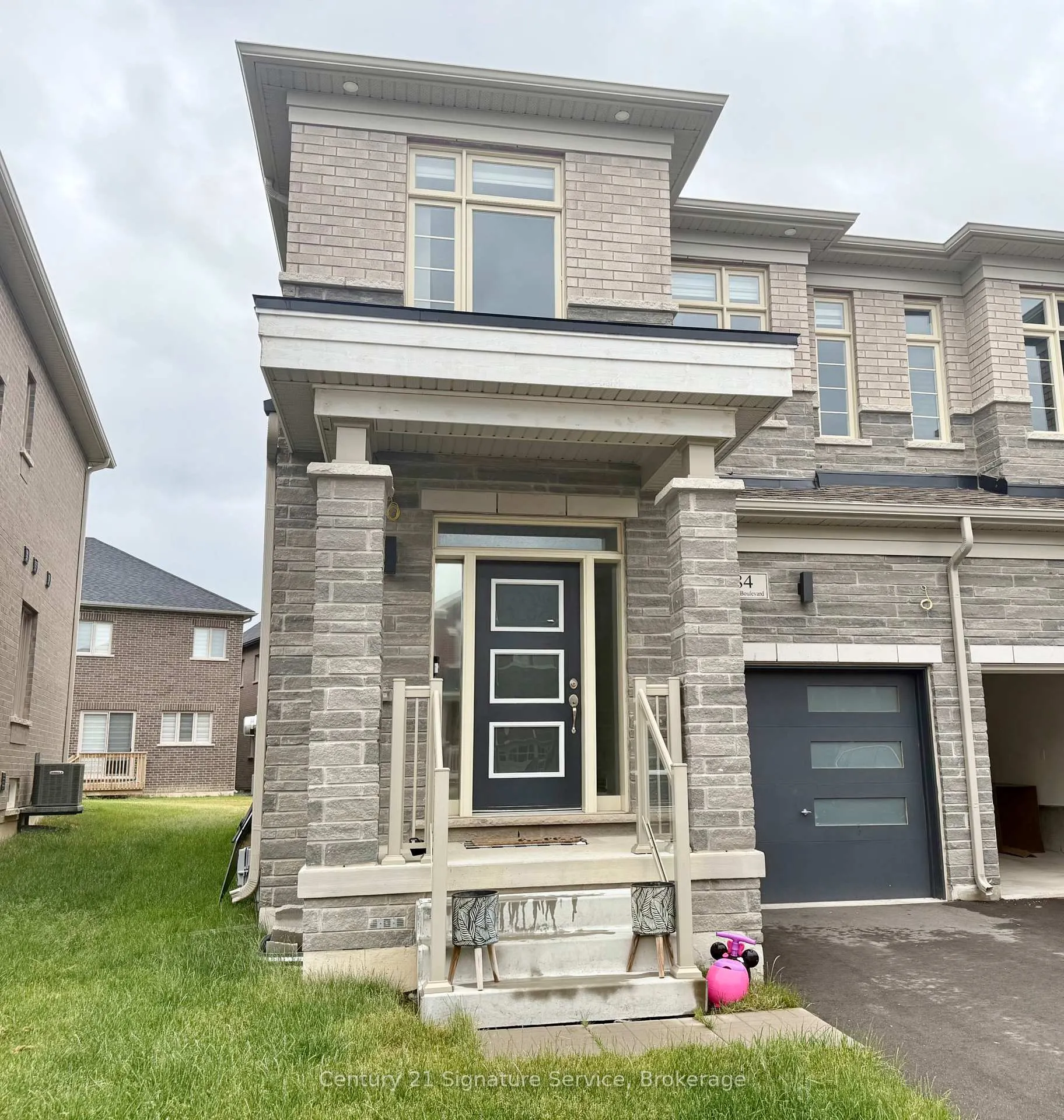 Front of 284 Great Falls Boulevard