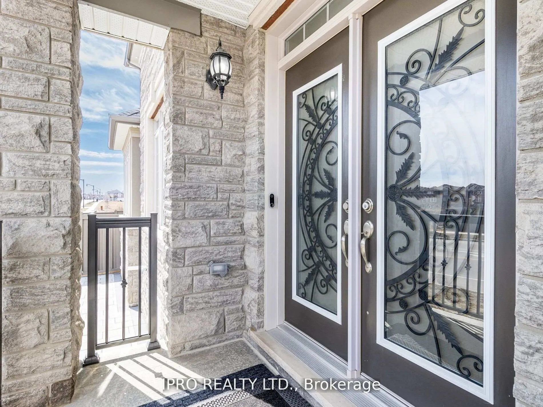 Photo 5 of 360 Remembrance Road, Brampton, Northwest Brampton — HOMEH