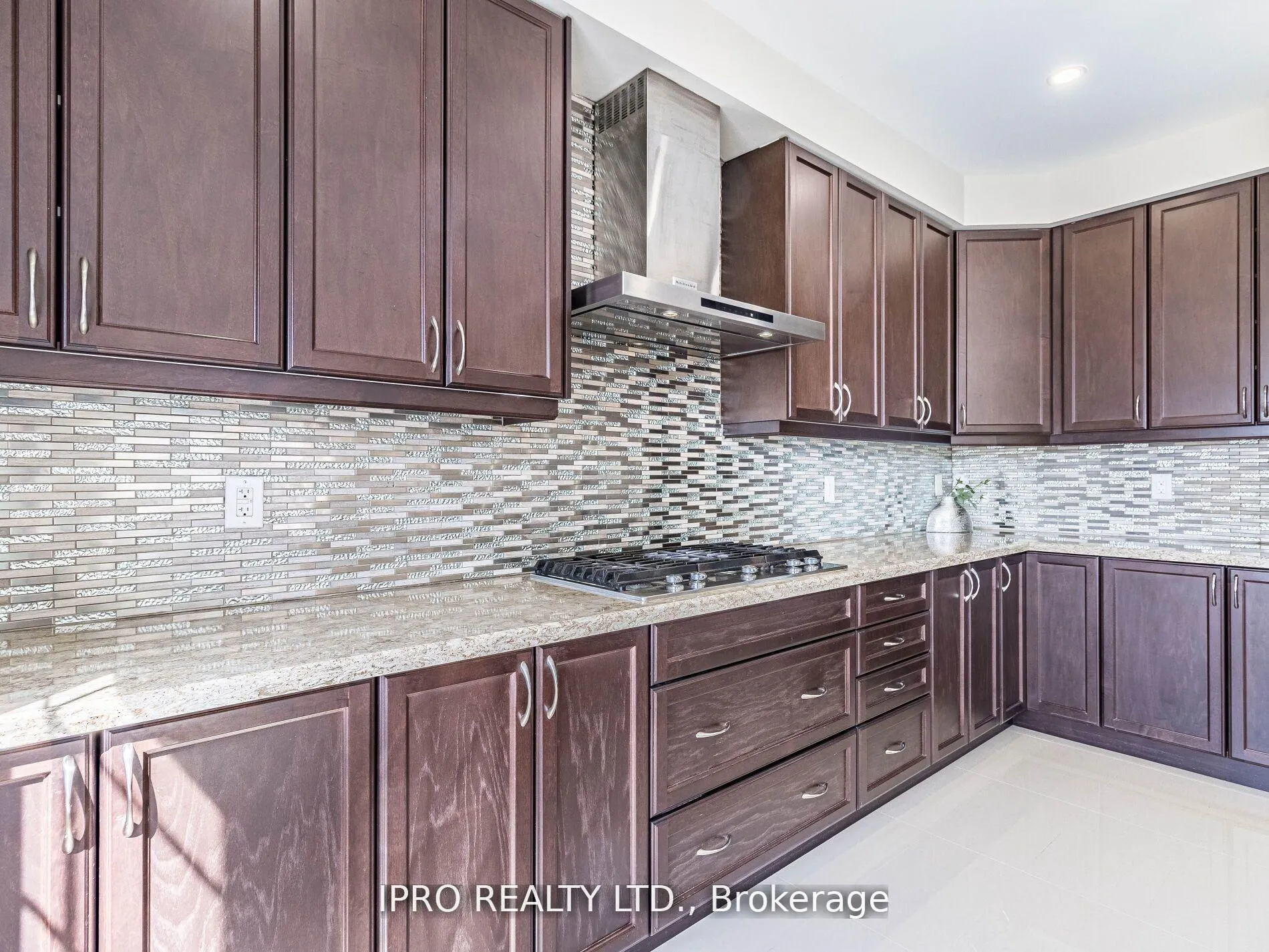Photo 15 of 360 Remembrance Road, Brampton, Northwest Brampton — HOMEH