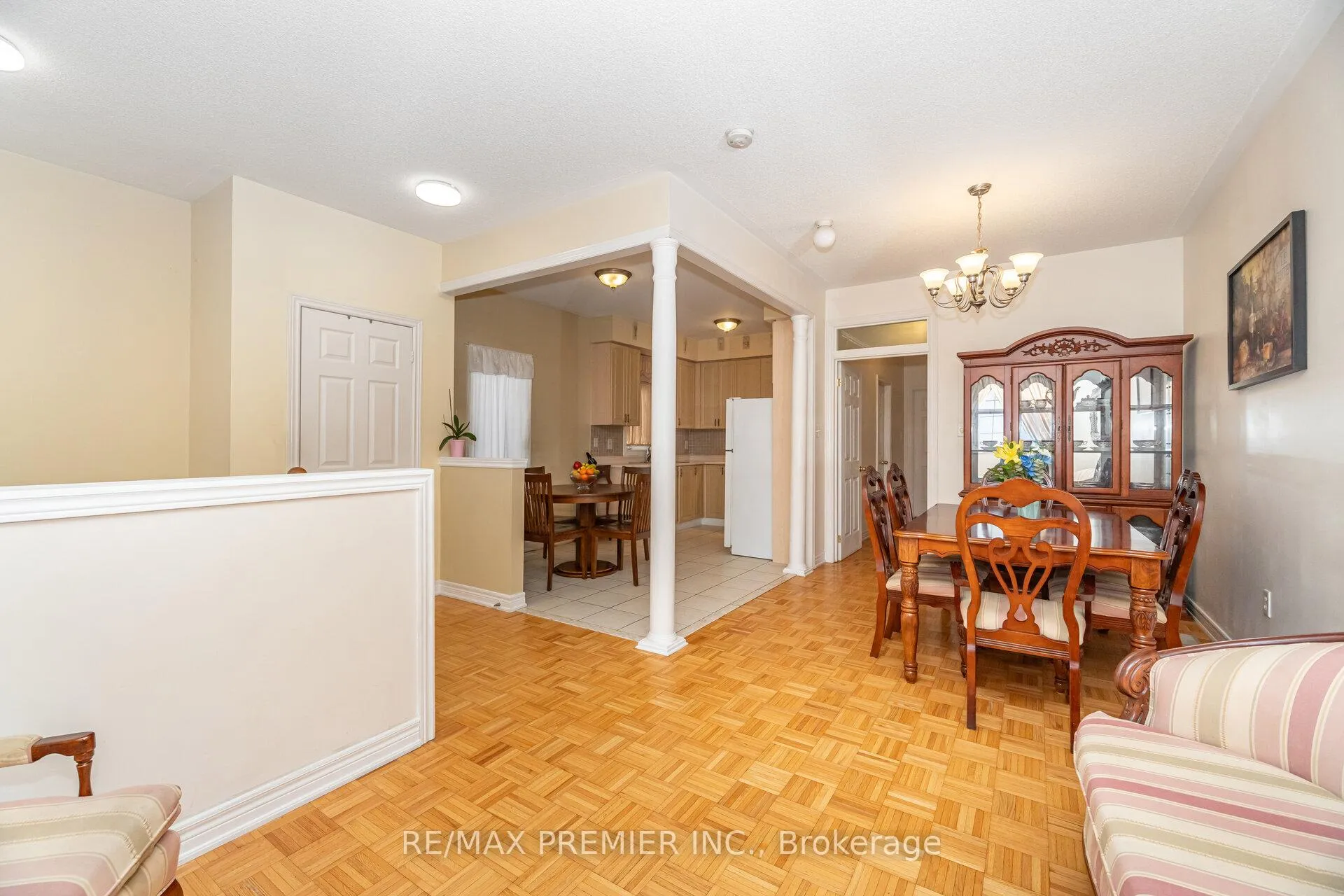 Photo 8 of 311 Tall Grass Trail, Vaughan, East Woodbridge — HOMEH