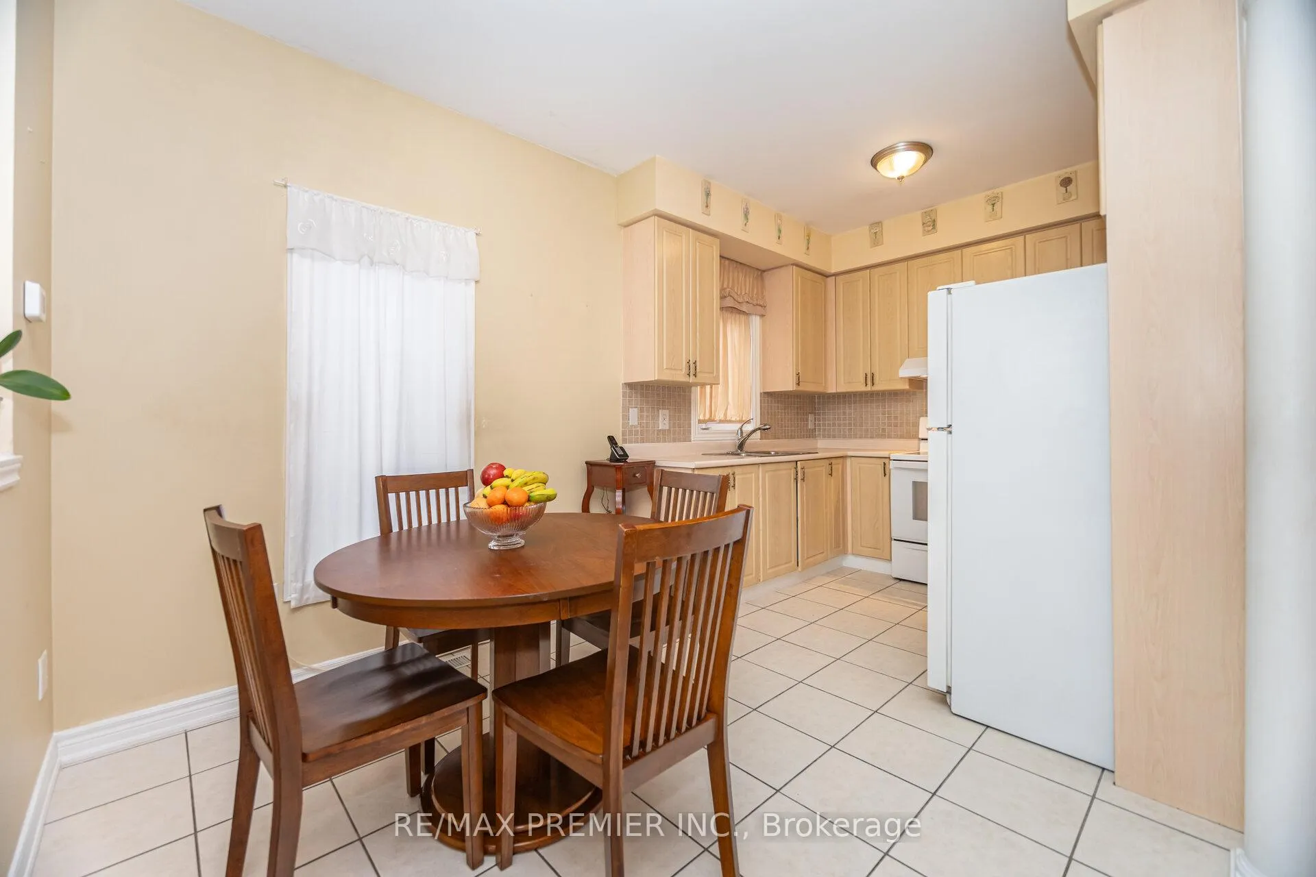 Photo 11 of 311 Tall Grass Trail, Vaughan, East Woodbridge — HOMEH