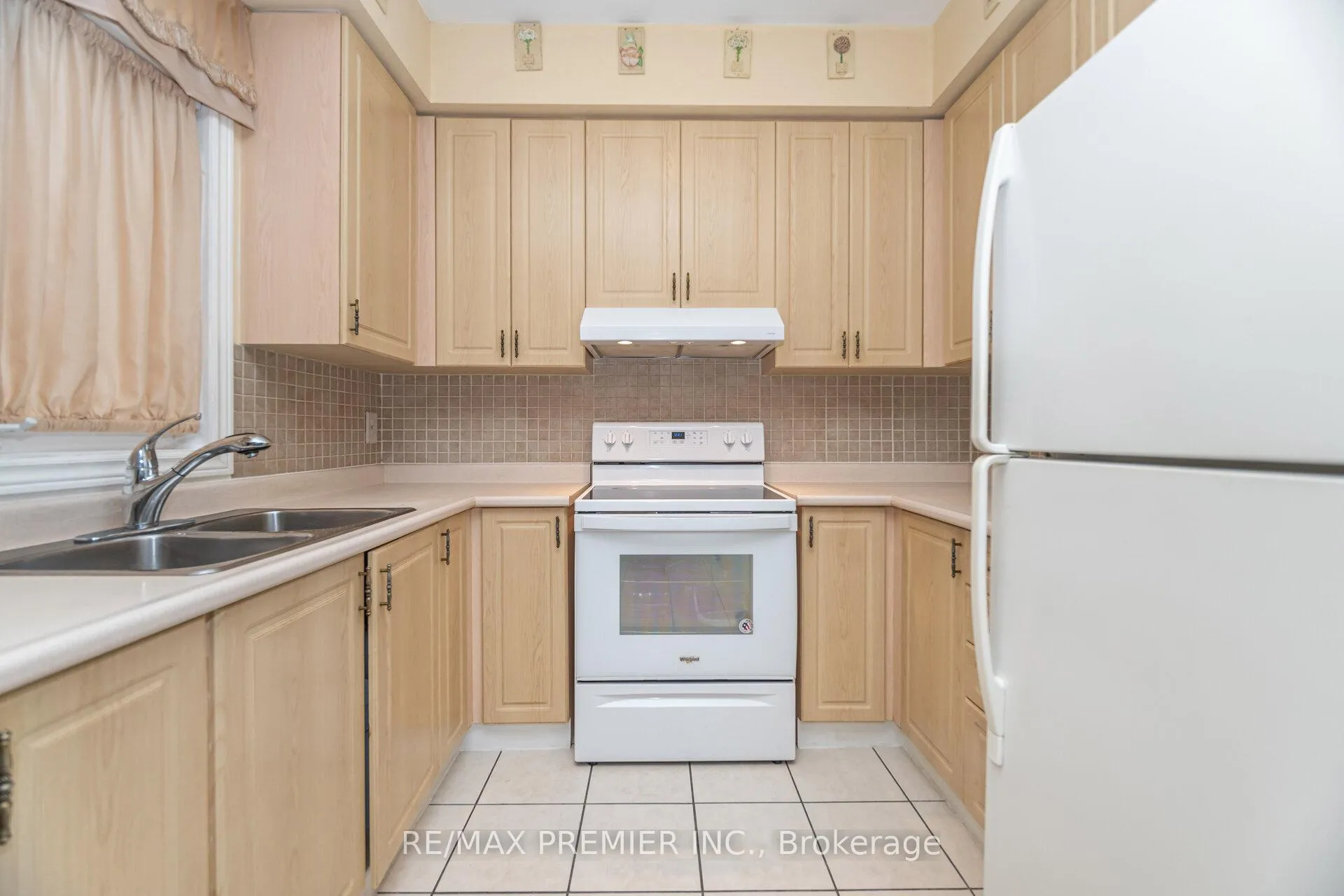 Photo 12 of 311 Tall Grass Trail, Vaughan, East Woodbridge — HOMEH