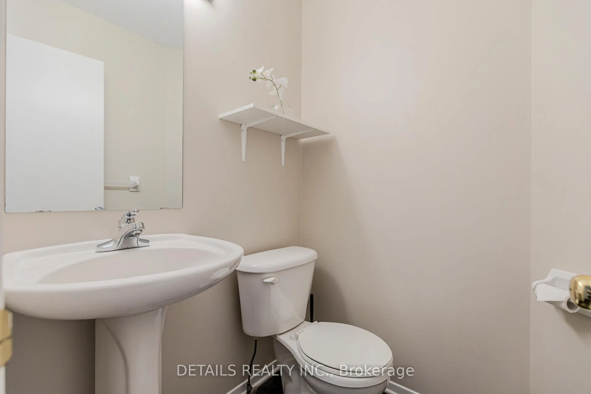 Photo 3 of 64 Scout Street, Ottawa, Central Park — HOMEH