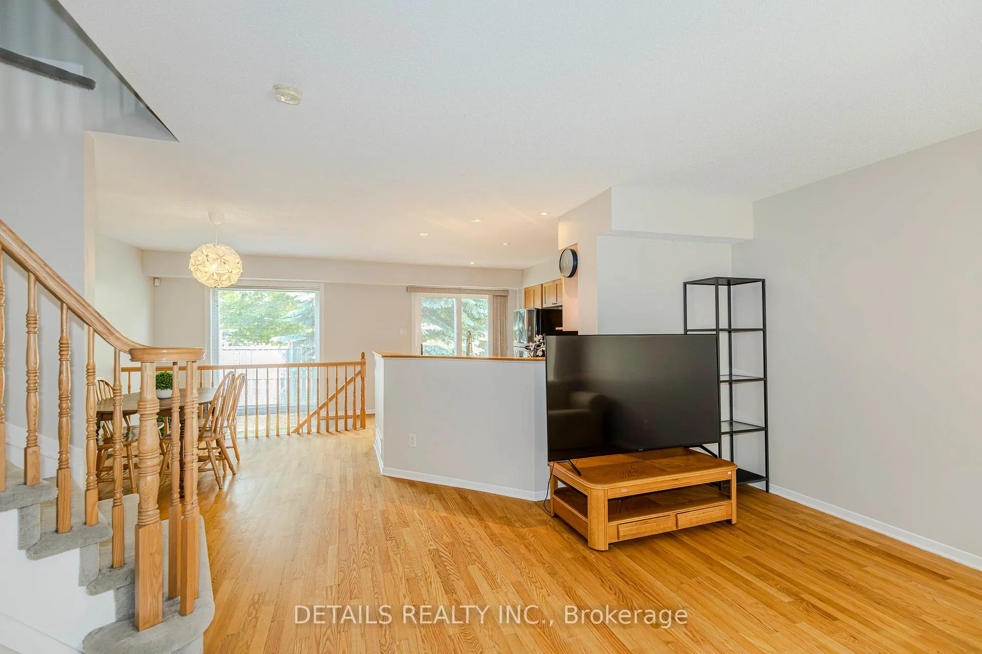 Photo 4 of 64 Scout Street, Ottawa, Central Park — HOMEH